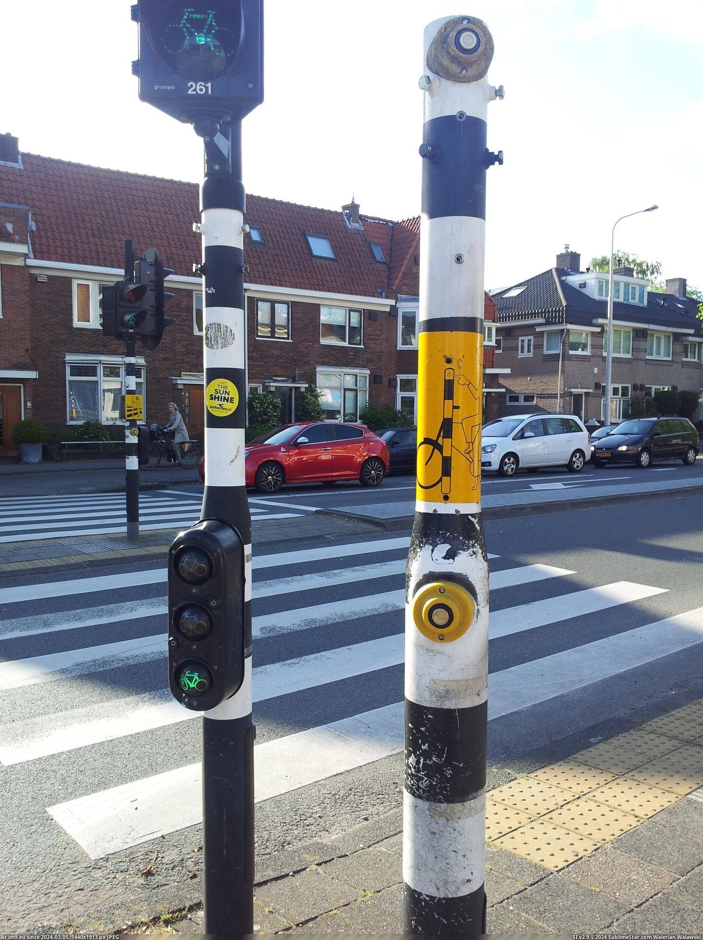 #High #Light #Button #Bicycle #Extra #Traffic [Mildlyinteresting] This bicycle traffic light has an extra high button Pic. (Изображение из альбом My r/MILDLYINTERESTING favs))
