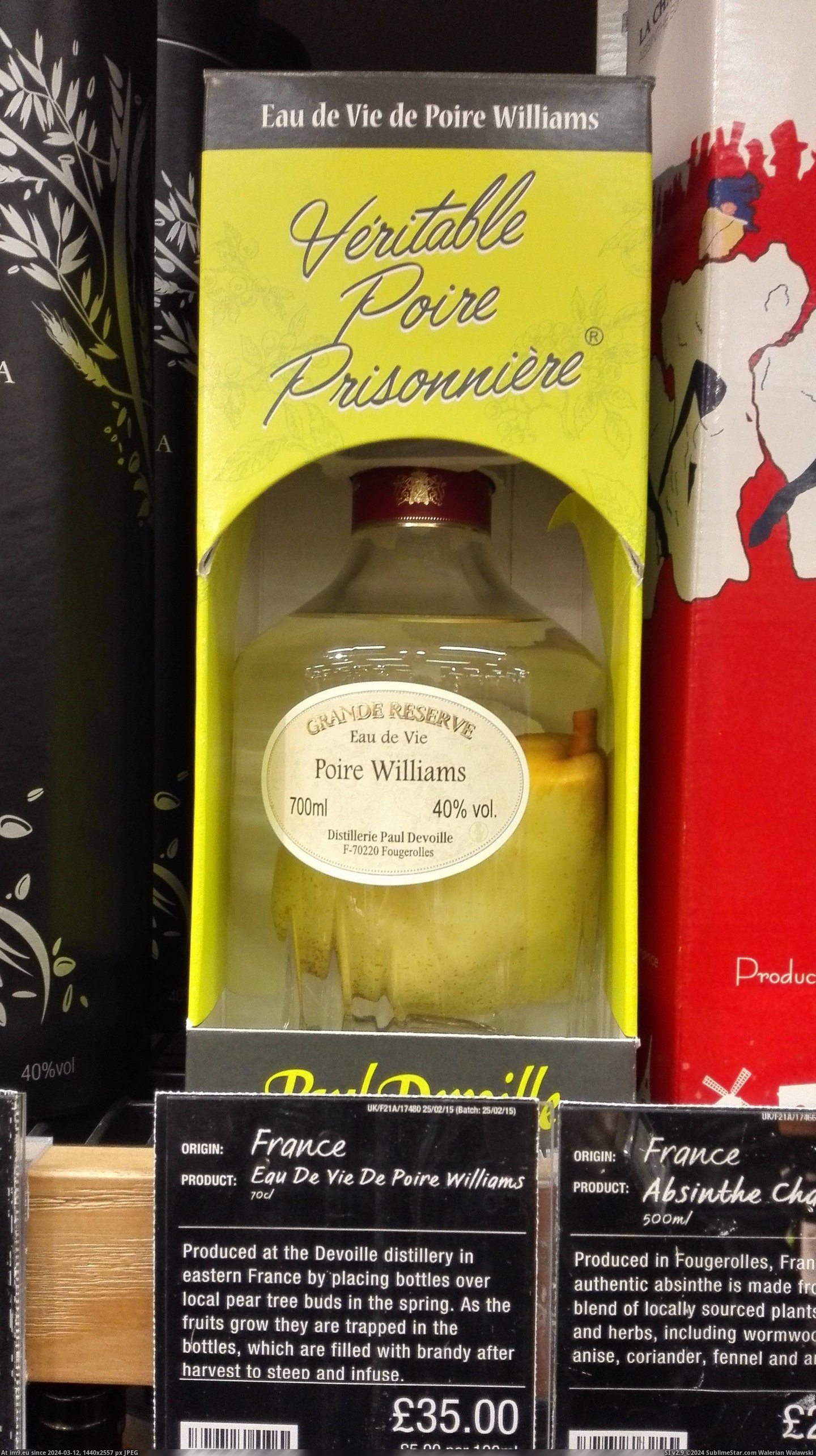 #Bottle #Added #Pear #Alcohol #Grown [Mildlyinteresting] This bottle has a pear grown inside it before the alcohol is added Pic. (Bild von album My r/MILDLYINTERESTING favs))