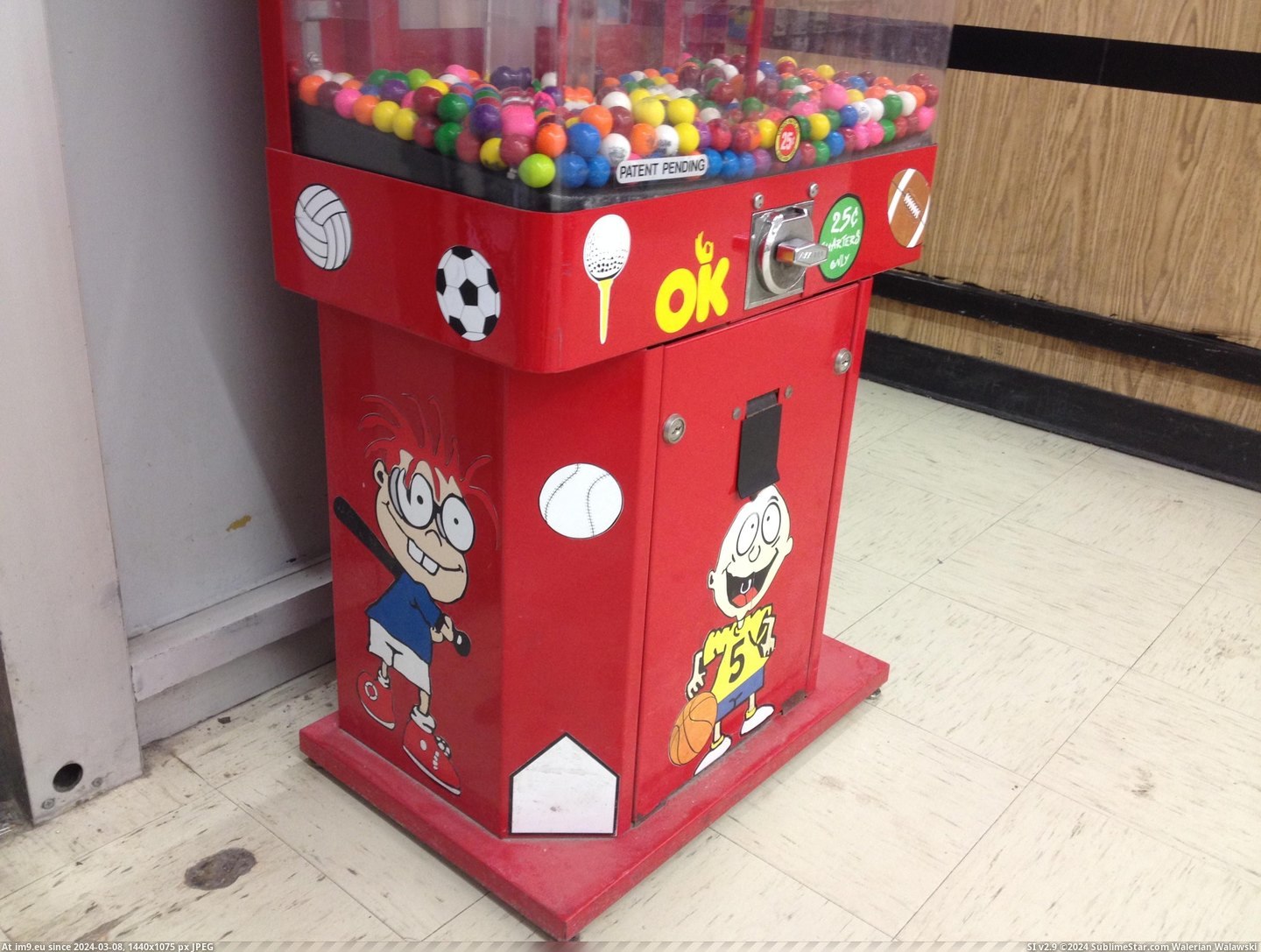 #Machine #Vending #Rugrats #Recreate #Kmart [Mildlyinteresting] This Kmart vending machine tried to recreate The Rugrats Pic. (Image of album My r/MILDLYINTERESTING favs))
