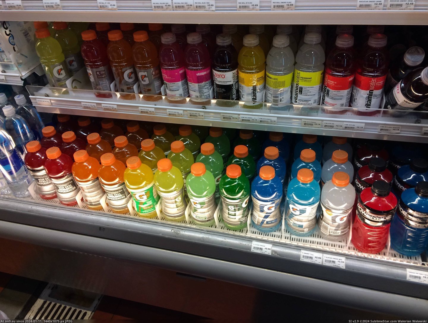 #Store #Order #Arranged #Gatorade #Rainbow #Liquor [Mildlyinteresting] This liquor store arranged the Gatorade in rainbow order Pic. (Obraz z album My r/MILDLYINTERESTING favs))