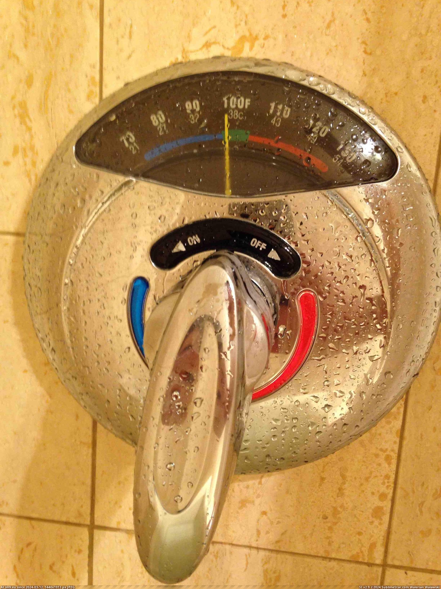 #Shower #Thermometer #Water [Mildlyinteresting] This shower has a thermometer for the water. Pic. (Image of album My r/MILDLYINTERESTING favs))