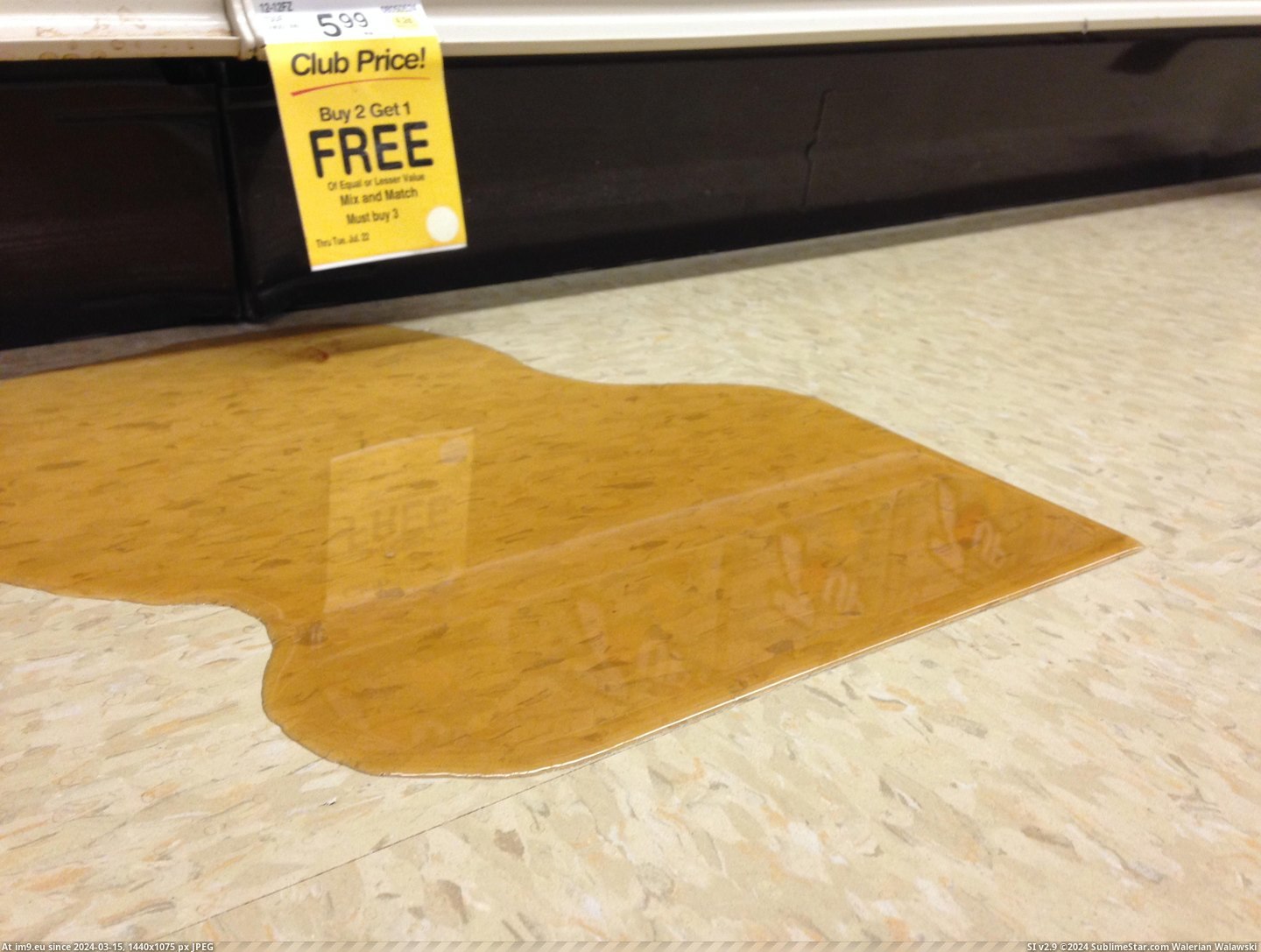 #Floor #Tile #Spill #Leave [Mildlyinteresting] This spill wouldn't dare to leave its floor tile. Pic. (Image of album My r/MILDLYINTERESTING favs))