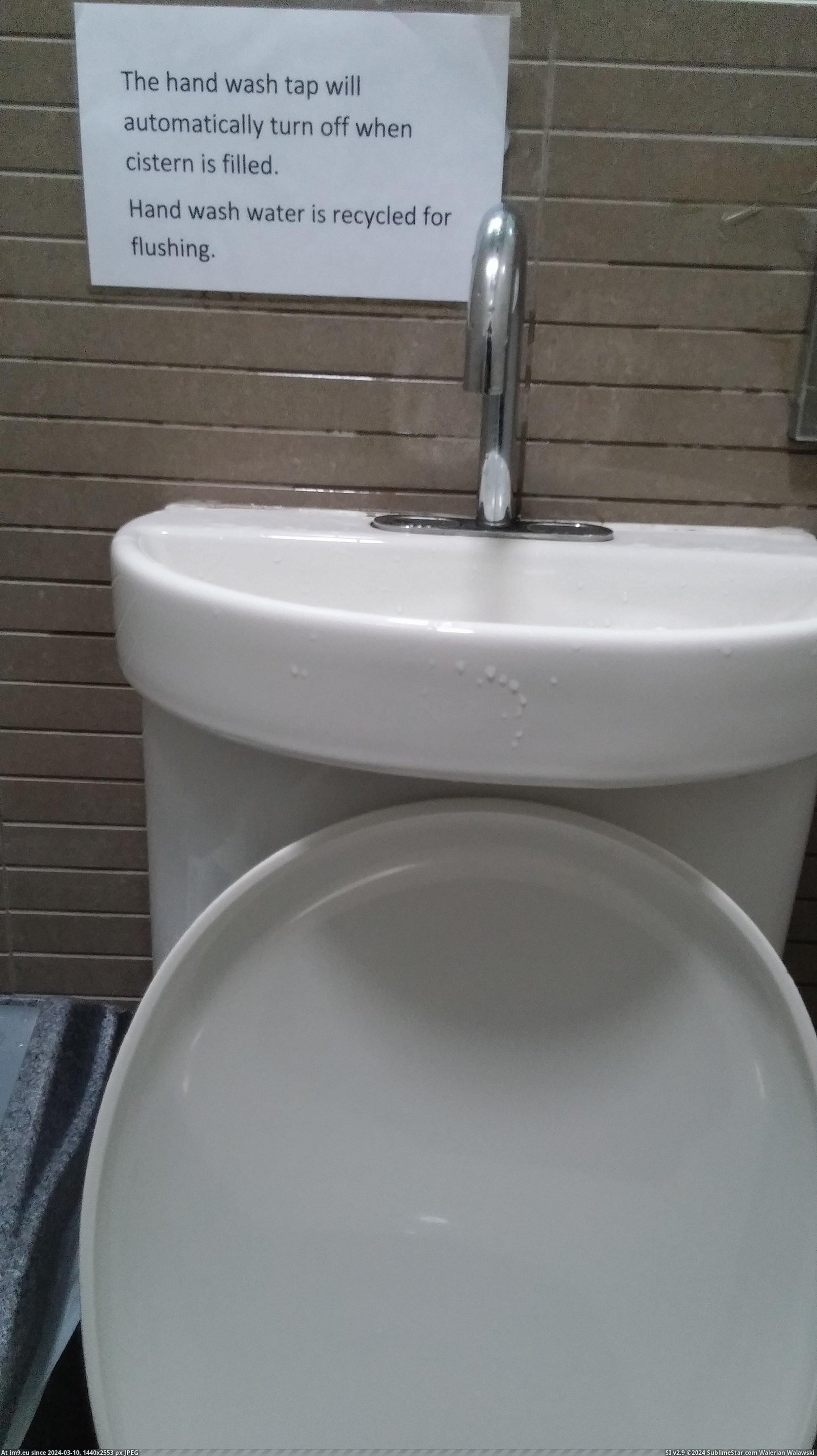 #Toilet #Wash #Flush #Hands [Mildlyinteresting] To wash your hands you need to flush the toilet Pic. (Obraz z album My r/MILDLYINTERESTING favs))