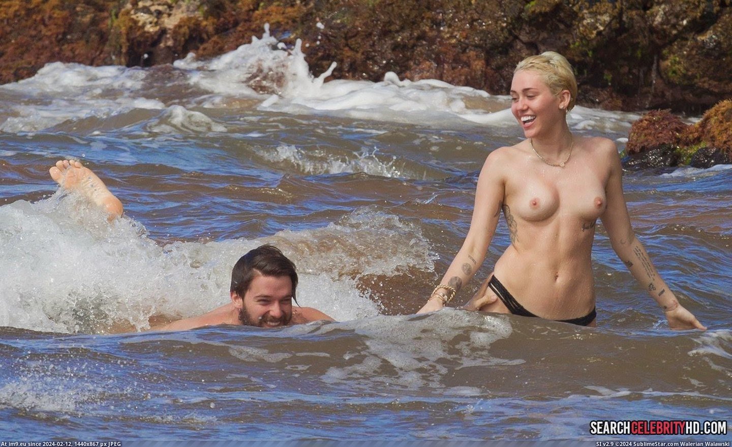 Miley Cyrus Topless Bikini Candid Photos In Hawaii (17) (in Miley Cyrus Topless Bikini Candid Photos In Hawaii)