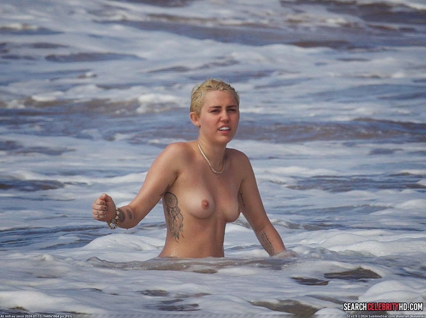 Miley Cyrus Topless Bikini Candid Photos In Hawaii (18) (in Miley Cyrus Topless Bikini Candid Photos In Hawaii)
