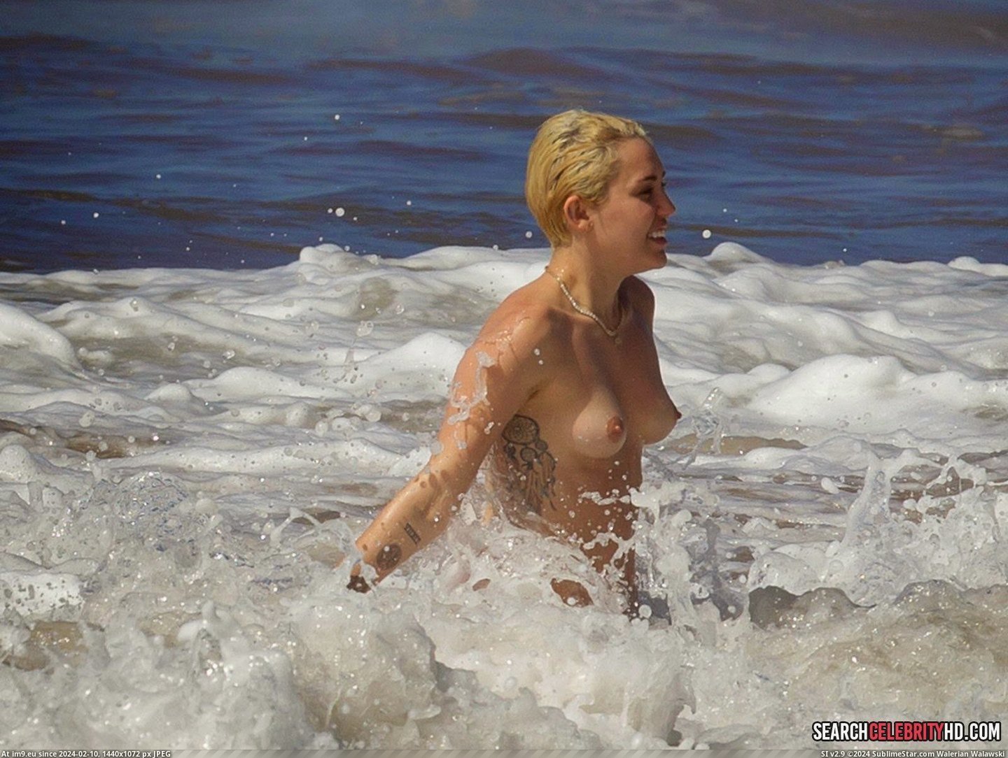 Miley Cyrus Topless Bikini Candid Photos In Hawaii (19) (in Miley Cyrus Topless Bikini Candid Photos In Hawaii)