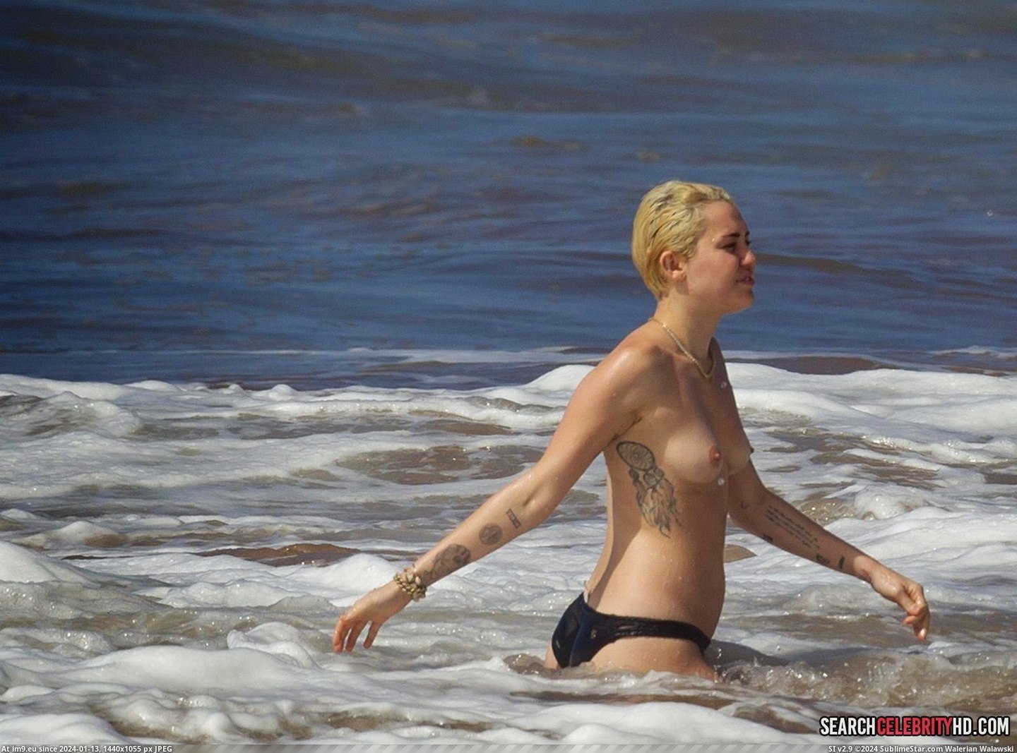 Miley Cyrus Topless Bikini Candid Photos In Hawaii (20) (in Miley Cyrus Topless Bikini Candid Photos In Hawaii)