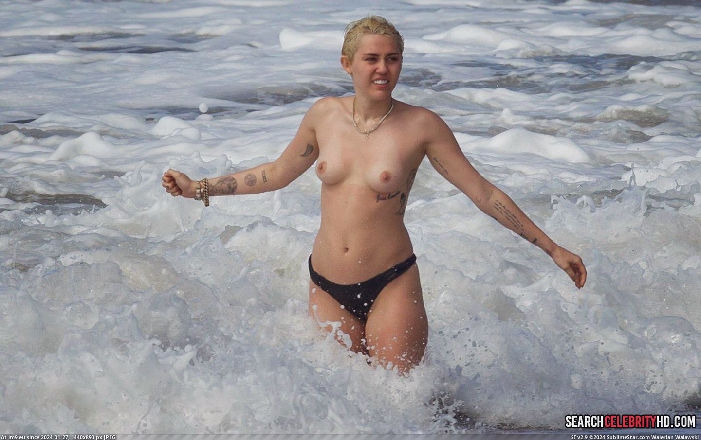Miley Cyrus Topless Bikini Candid Photos In Hawaii (21) (in Miley Cyrus Topless Bikini Candid Photos In Hawaii)