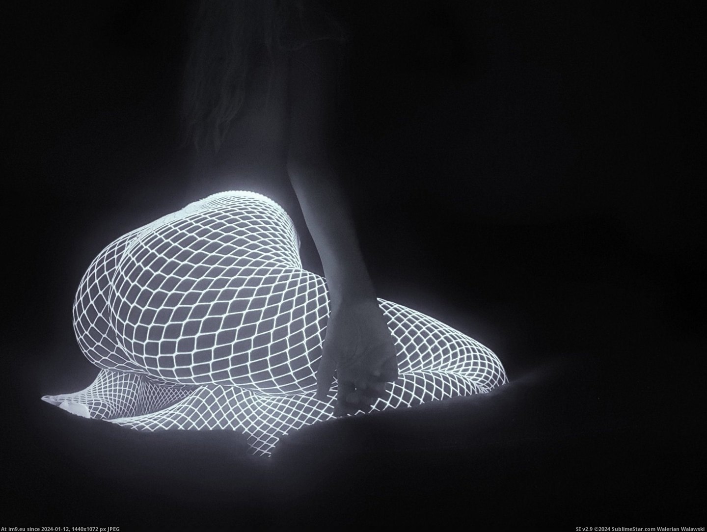 #Nsfw #Dark #Glow #Stockings #Fishnet [Nsfw] Glow-In-The-Dark Fishnet Stockings Pic. (Obraz z album My r/NSFW favs))
