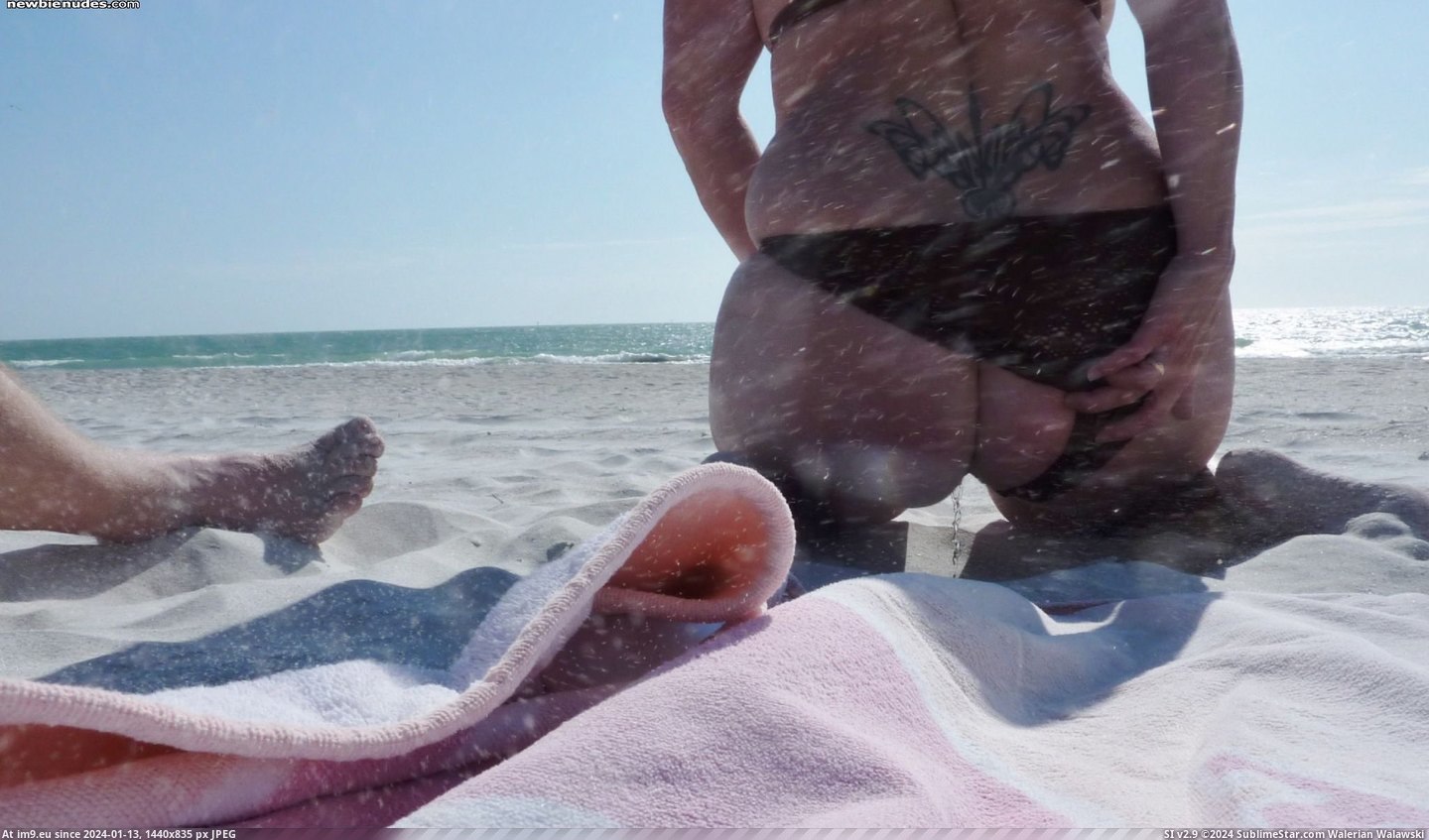  #Beach  [Pee] At the beach Pic. (Obraz z album My r/PEE favs))