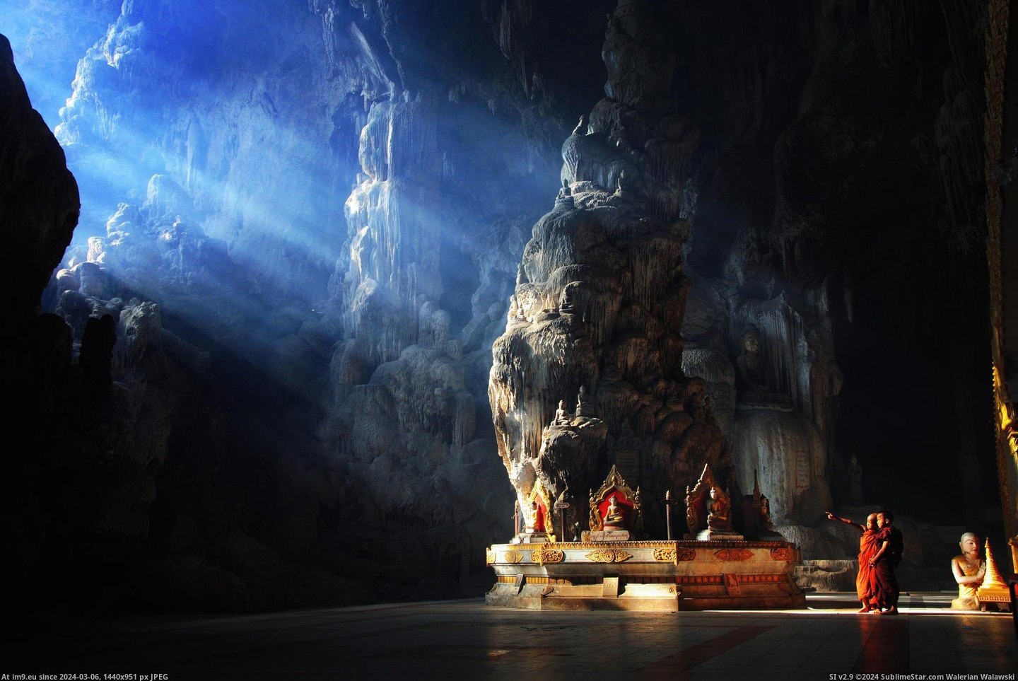 #Cave #Buddhist #Temple [Pics] A Buddhist temple inside a cave. Pic. (Obraz z album My r/PICS favs))