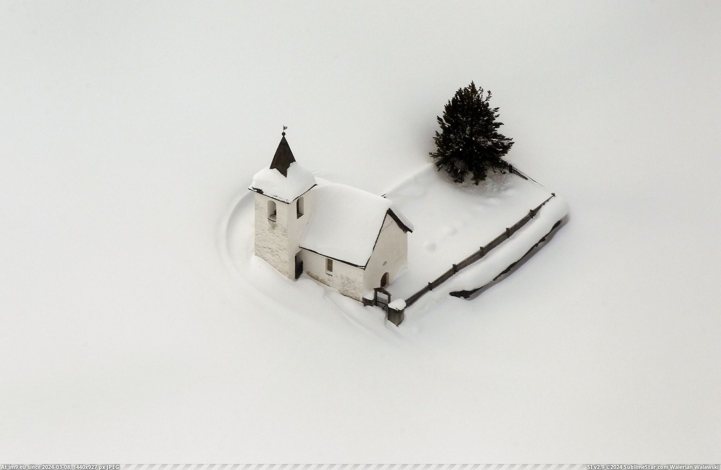 #Snow #Church #Jenisberg #Switzerland #Surrounded [Pics] A little church in Jenisberg, Switzerland, surrounded by snow. Pic. (Obraz z album My r/PICS favs))