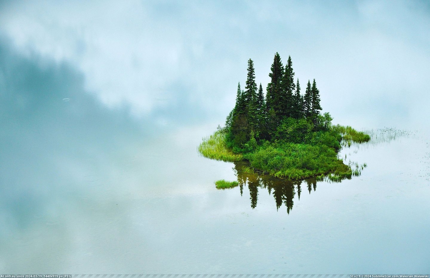 #Lake #Tiny #Northern #Columbia #Tumuch #Island #British [Pics] A tiny island in the middle of Tumuch Lake in northern British Columbia Pic. (Obraz z album My r/PICS favs))