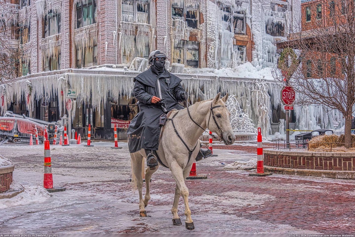#Morning #City #Fire #Pub #Omaha #Frozen #Officer #Rides [Pics] An officer on horseback rides through the frozen city of Omaha the morning after a pub fire Pic. (Image of album My r/PICS favs))