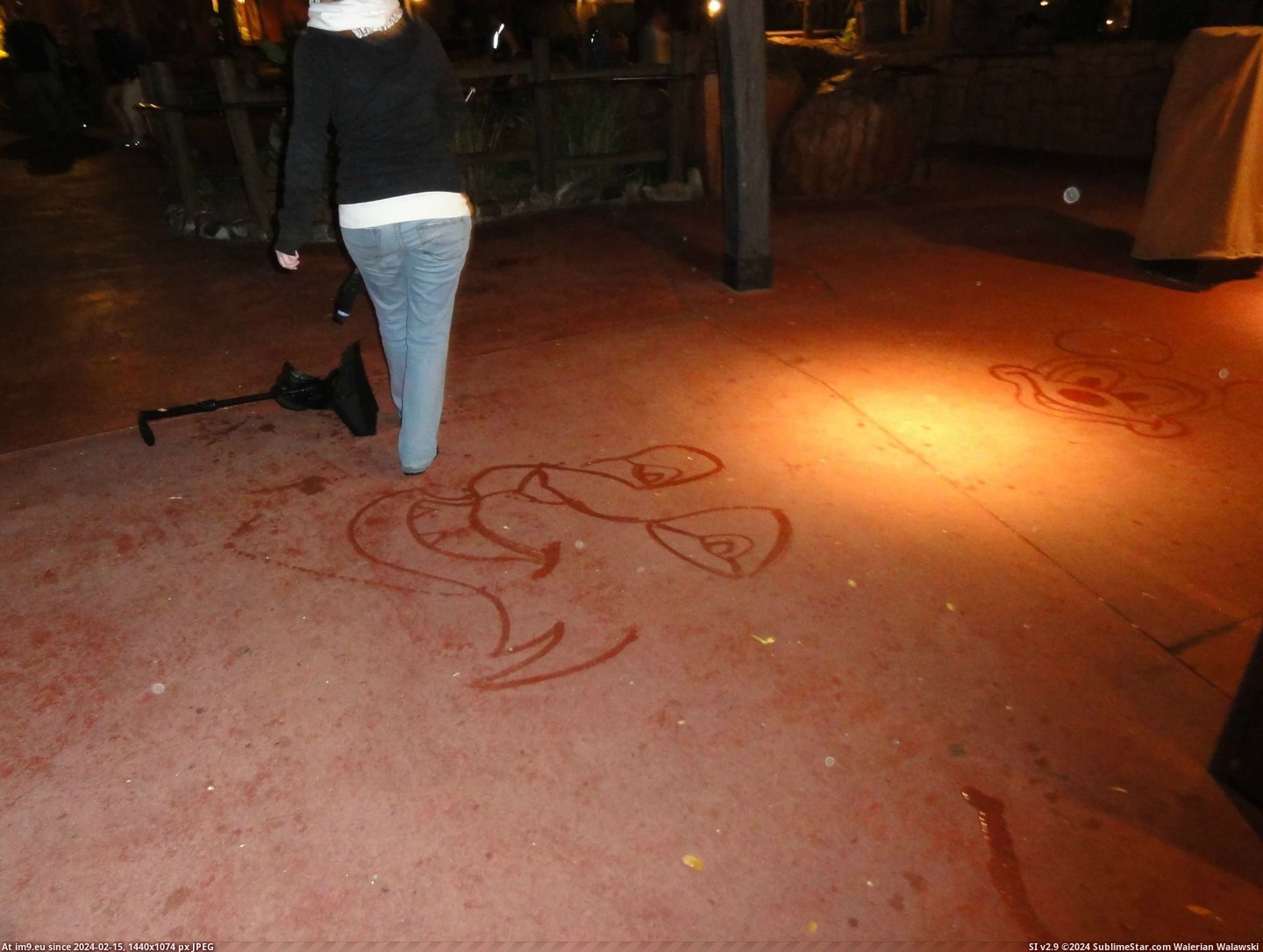 #World #Water #Disney #Guests #Janitor #Broom #Entertain #Characters #Drew #Sidewalk [Pics] As a janitor at Disney World, I drew characters with water and a broom on the sidewalk to entertain guests. 5 Pic. (Image of album My r/PICS favs))
