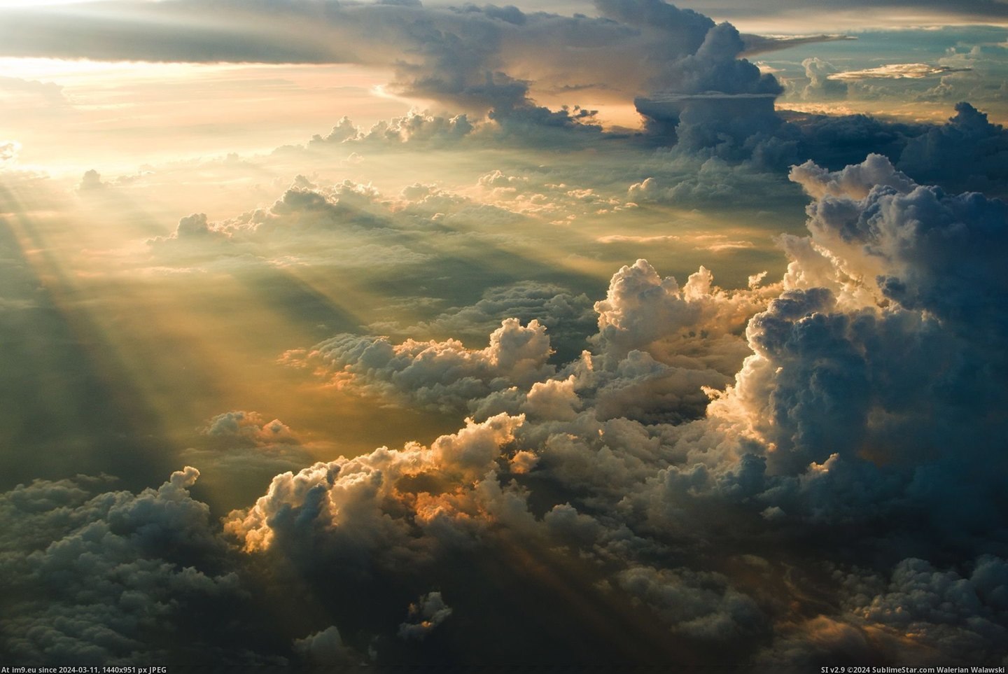 #Sunset #Clouds #Awesome [Pics] Awesome sunset over the clouds Pic. (Obraz z album My r/PICS favs))