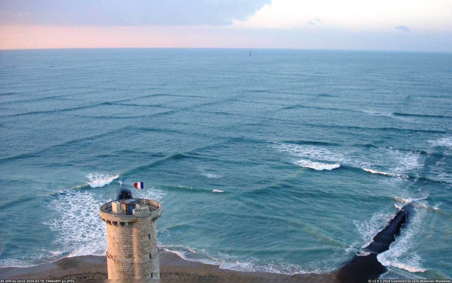 #French #Coastline #Grid #Waves [Pics] Grid waves on the French coastline Pic. (Obraz z album My r/PICS favs))