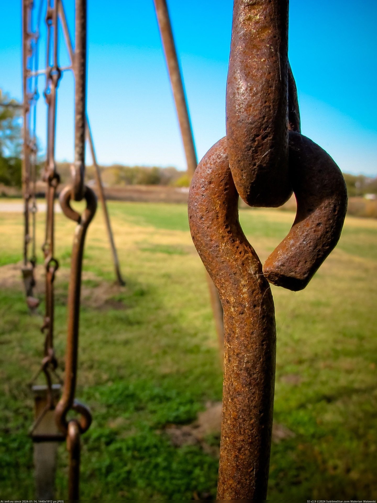 #Old #School #But #Swing #Chains #Hooks #Abandoned #Metal #Set [Pics] I found an old swing set at an abandoned school that didn't have chains, but metal hooks. Pic. (Obraz z album My r/PICS favs))