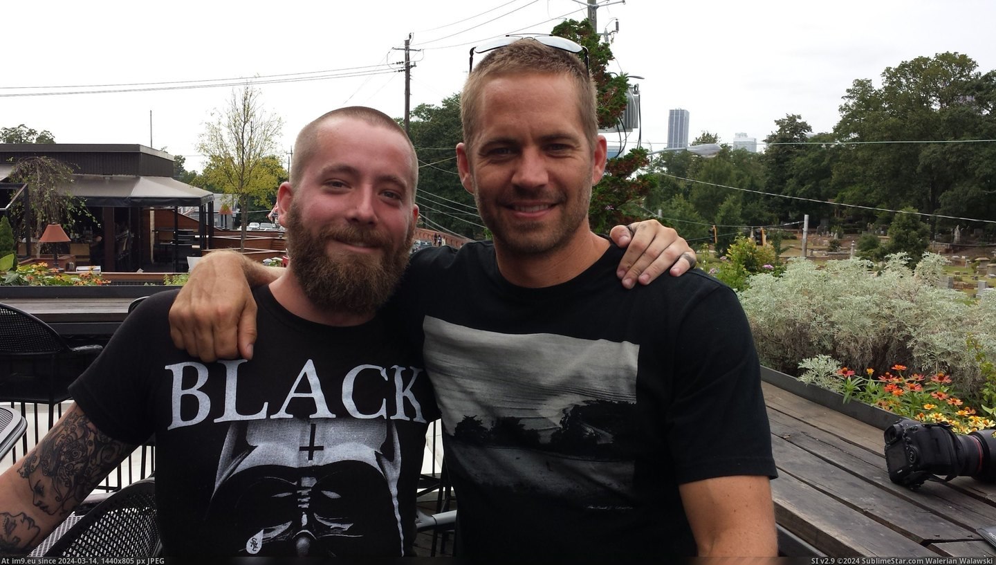 #Out #Ago #Share #Wanted #Months #Lot #Met #Death [Pics] I met Paul Walker a few months ago. I've seen a lot of jokes about his death and that bums me out. I wanted to share this Pic. (Obraz z album My r/PICS favs))
