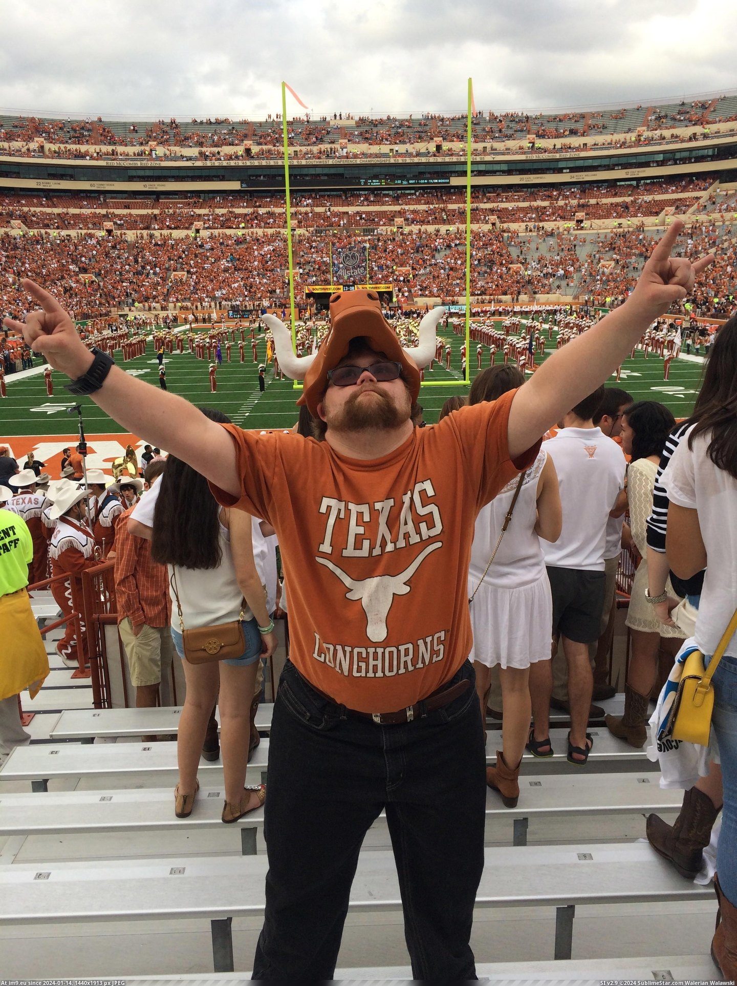 #Time #Game #Brother #Football #Syndrome #Great #Had [Pics] I took my brother with Down Syndrome to a UT football game, I think he had a great time... 1 Pic. (Bild von album My r/PICS favs))