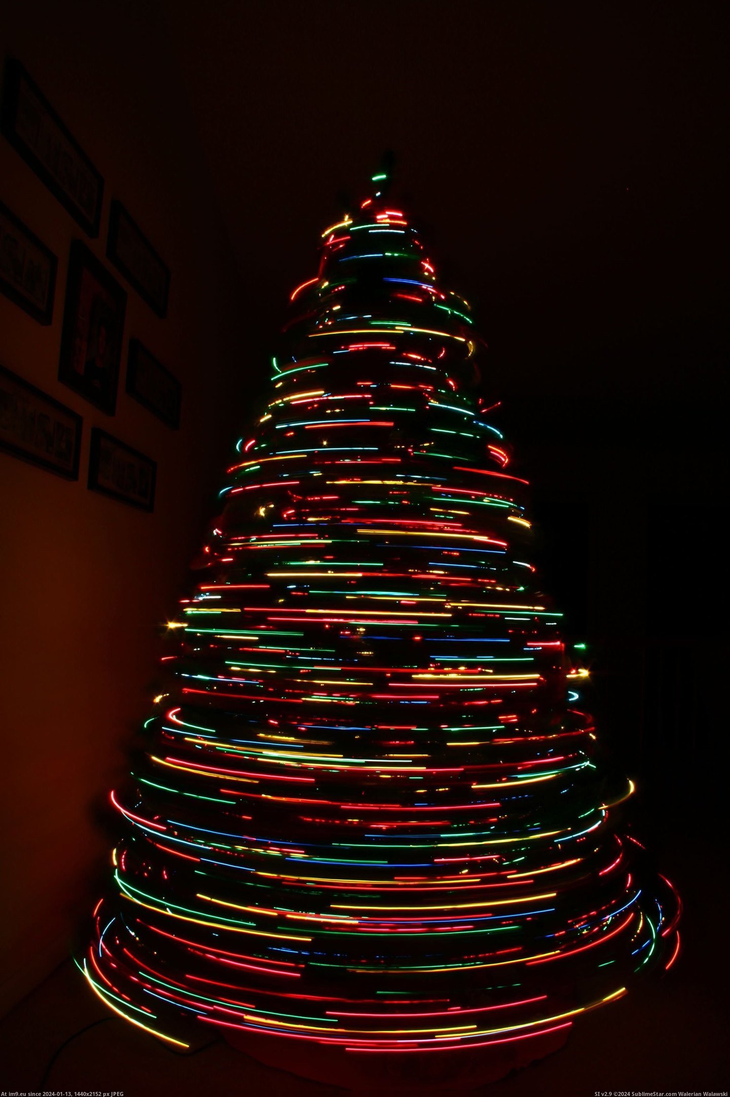 #Long #Christmas #Zoomed #Spinning #Tree #Exposure [Pics] Long exposure of my Christmas Tree spinning...and then I zoomed in 1 Pic. (Obraz z album My r/PICS favs))