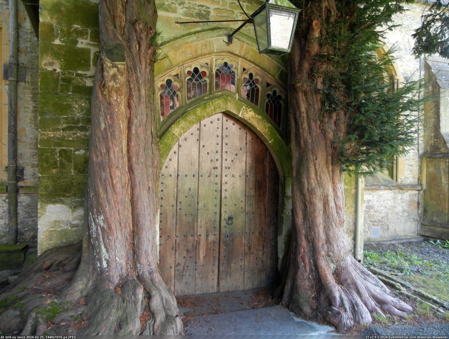 #Door #Church #Entrance #Tolkien #Gloucestershire #Medieval #Inspiration #Believed [Pics] Medieval church door in Gloucestershire believed to be the inspiration for Tolkien's entrance to Moria Pic. (Изображение из альбом My r/PICS favs))