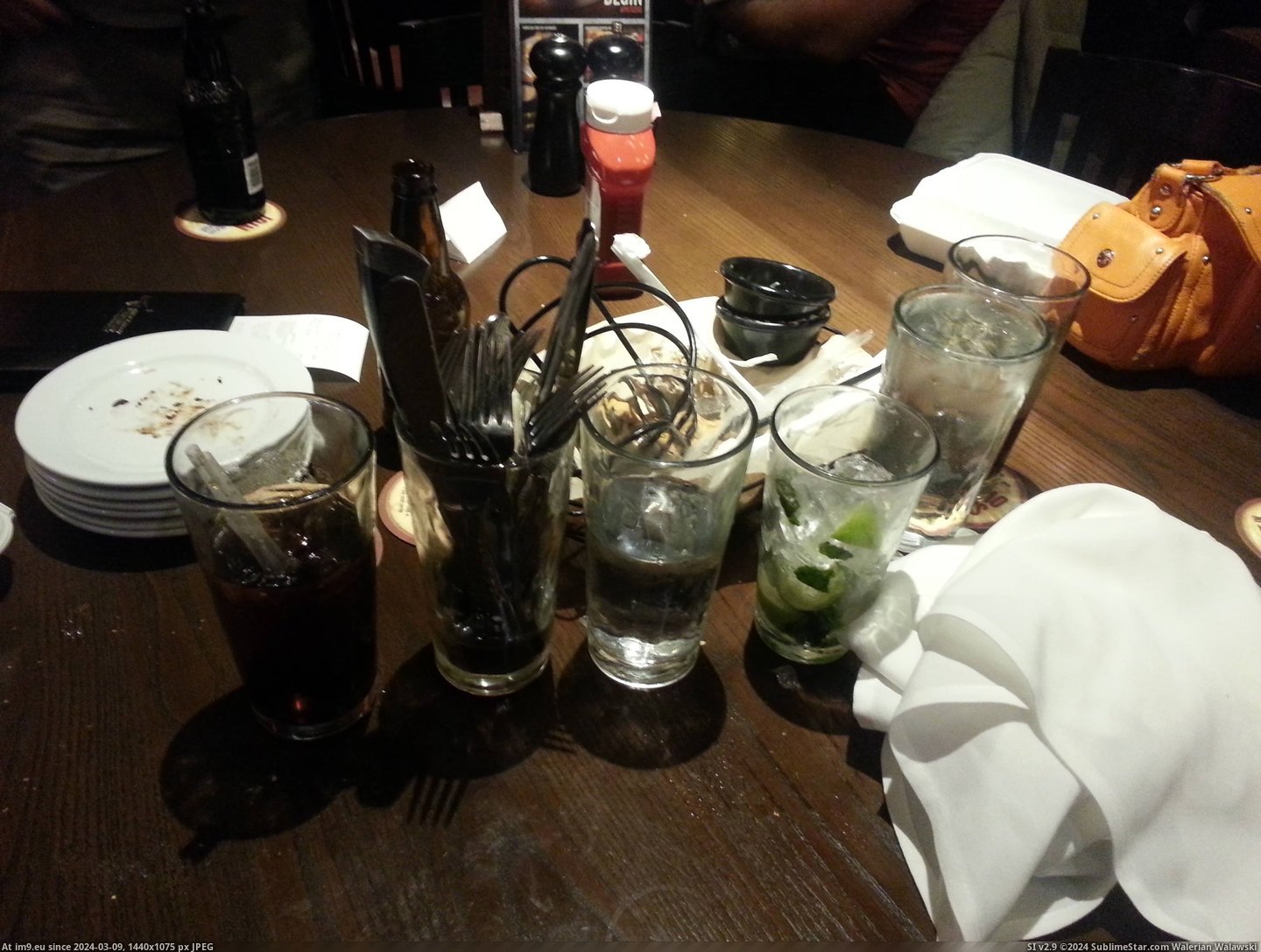 #All #Sister #How #Lives #Roughly #Servers #Whe #Mother #Our #Point [Pics] My mother, sister, and I have all been servers at some point in our lives. This is roughly how our table always looks whe Pic. (Image of album My r/PICS favs))