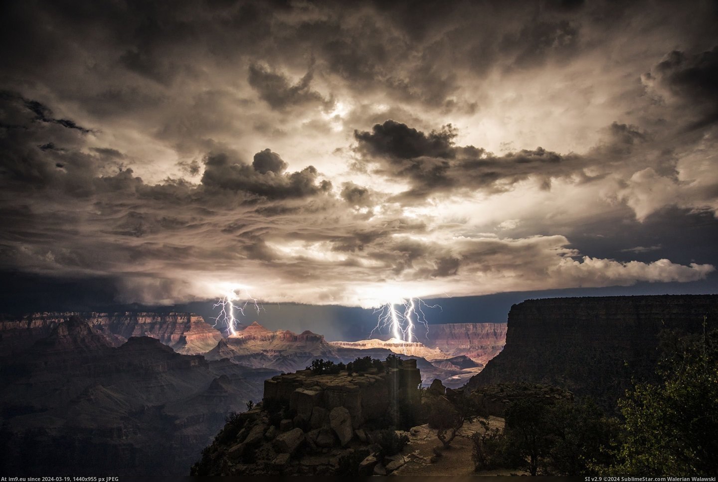 #Canyon #Thunderstorm #Nighttime #Grand [Pics] Nighttime thunderstorm over the Grand Canyon Pic. (Obraz z album My r/PICS favs))