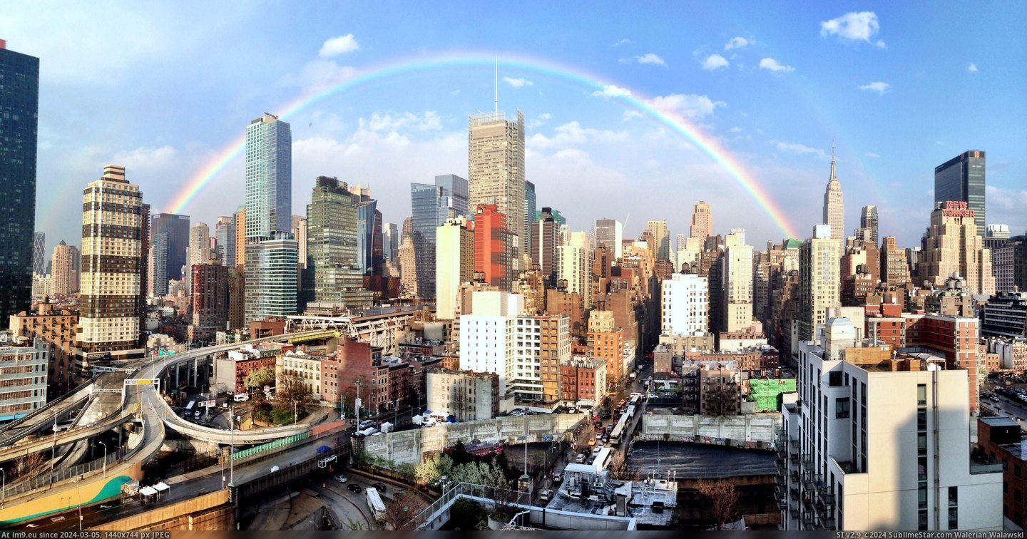 #Perfect #Rainbow #Manhattan #Apartment [Pics] Perfect Rainbow over Manhattan I took from my apartment Pic. (Obraz z album My r/PICS favs))