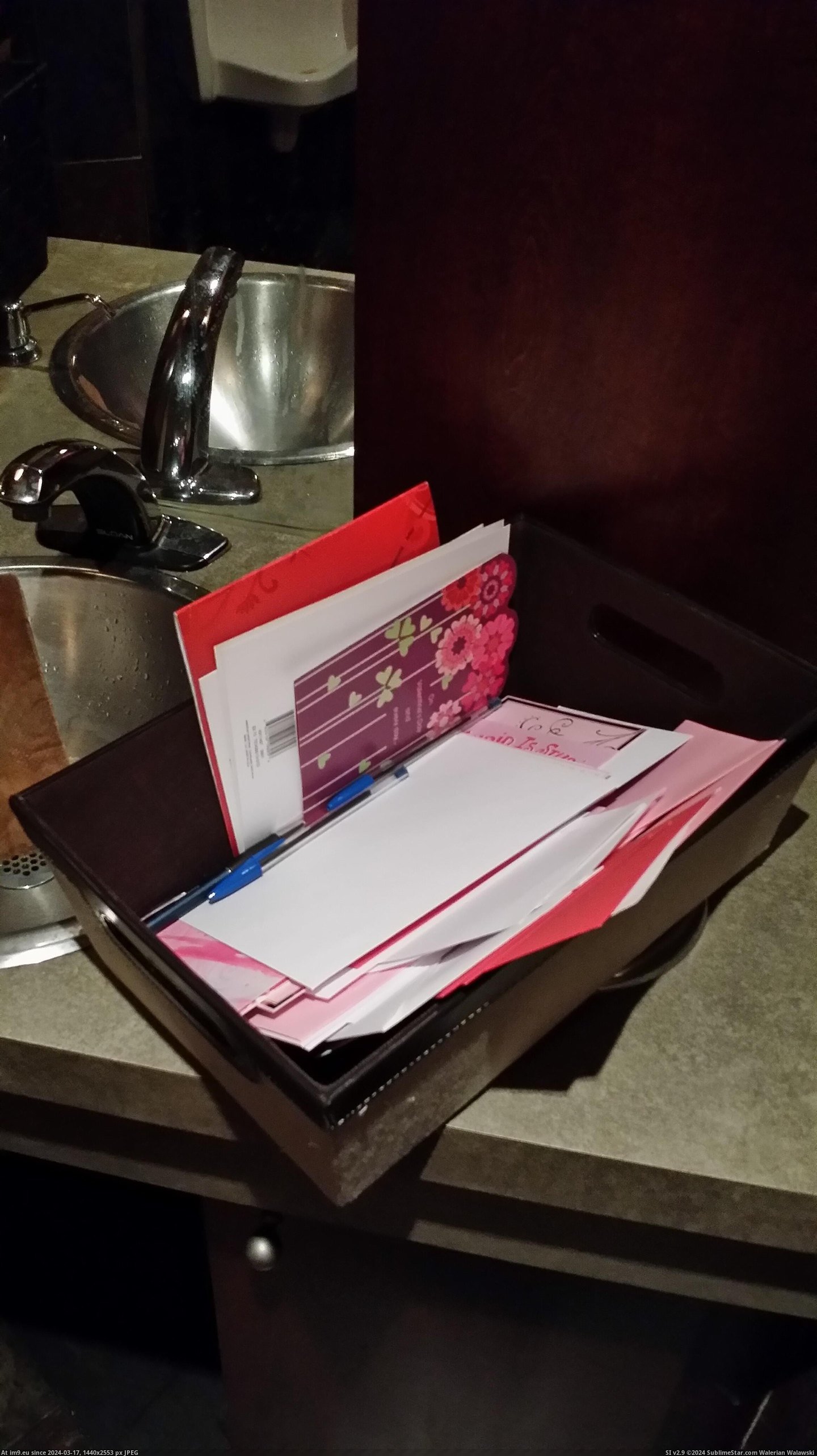 #Day #Restaurant #Valentines #Props #Washroom #Cards #Clever [Pics] Props to this restaurant for having blank valentines day cards in the washroom. Very, very clever Pic. (Image of album My r/PICS favs))
