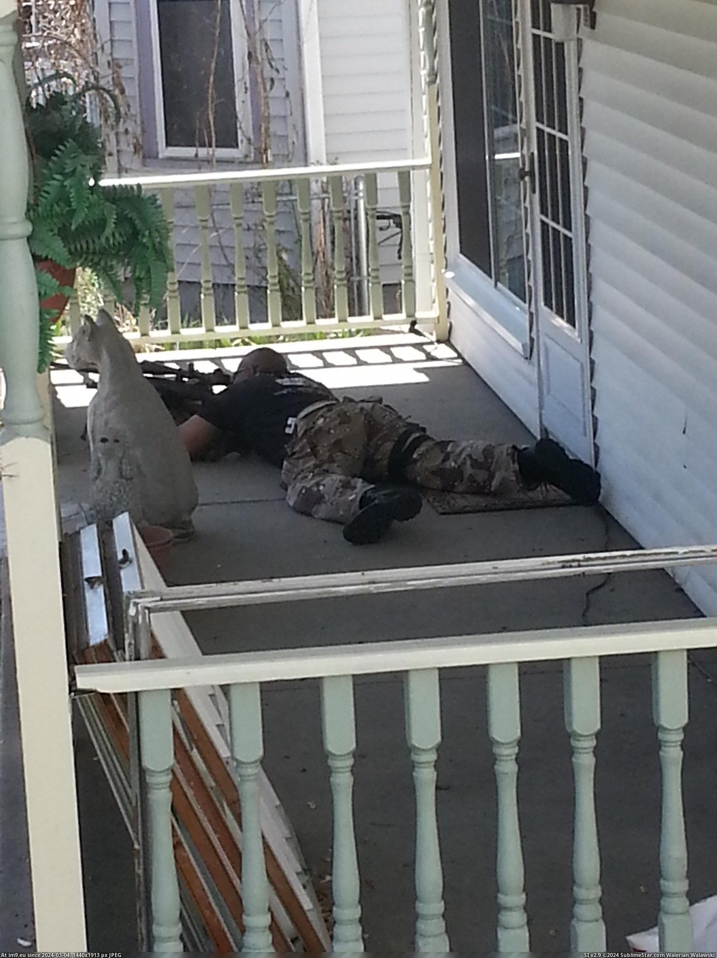 #Street #Spent #Sunday #Sniper #Swat #Easter #Porch #Stand [Pics] Spent my Easter Sunday with a SWAT sniper on the porch. Stand-off across the street. Pic. (Obraz z album My r/PICS favs))