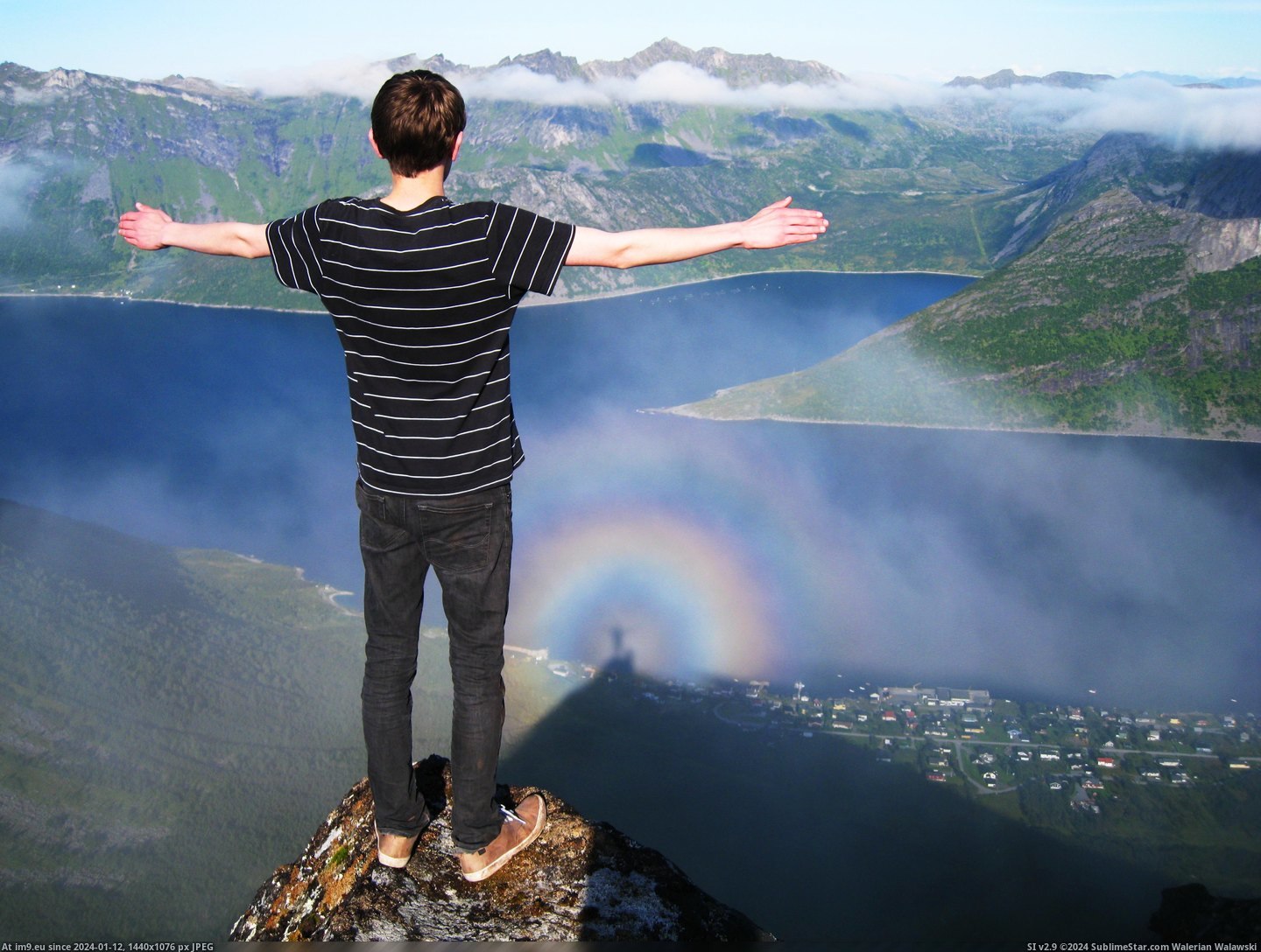 #Year #Beautiful #Top #Mountain #Unique #Degree #Segla #Shado #Moment #Norway #Northern #Rainbow [Pics] Unique moment from last year. Me on top of the mountain Segla, Northern Norway. 360 degree rainbow with a beautiful shado Pic. (Bild von album My r/PICS favs))