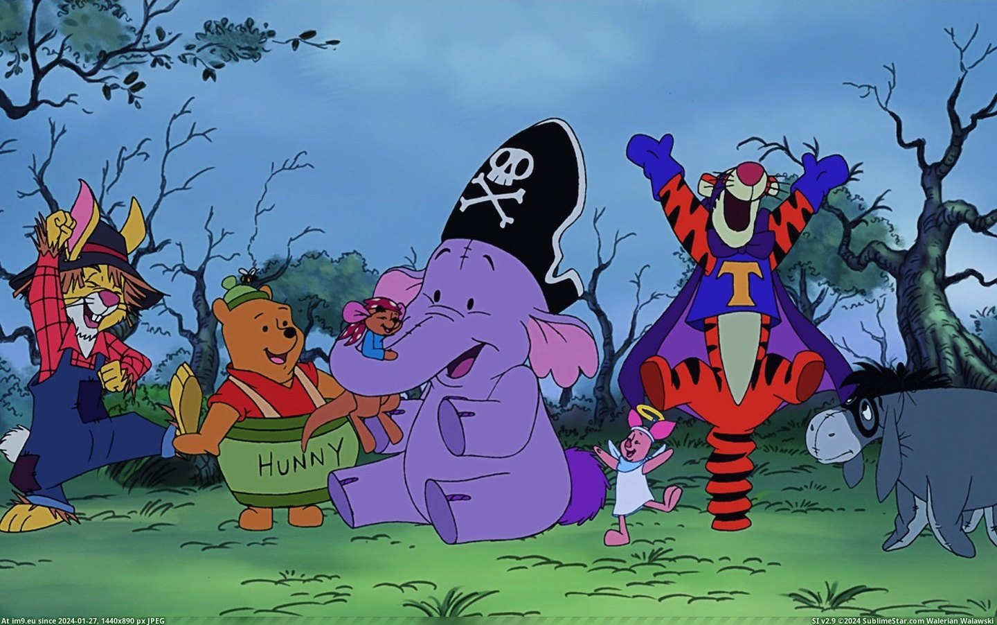 Pooh Halloween168 X1 5  (cartoons for kids) (in Cartoon Wallpapers And Pics)