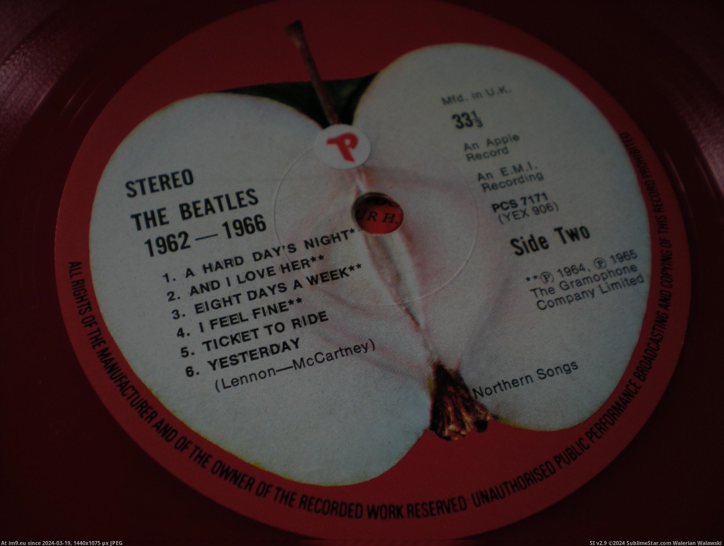 #Red  #Vinyl RED Vinyl 3 Pic. (Bild von album new 1))