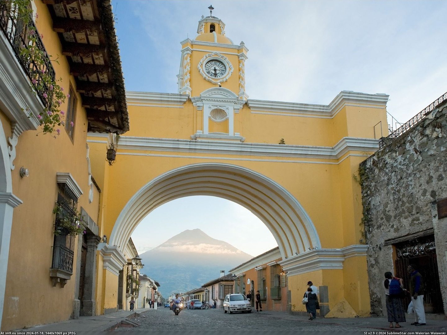 Santa Catalina Arch, La Antigua, Guatemala (in Beautiful photos and wallpapers)