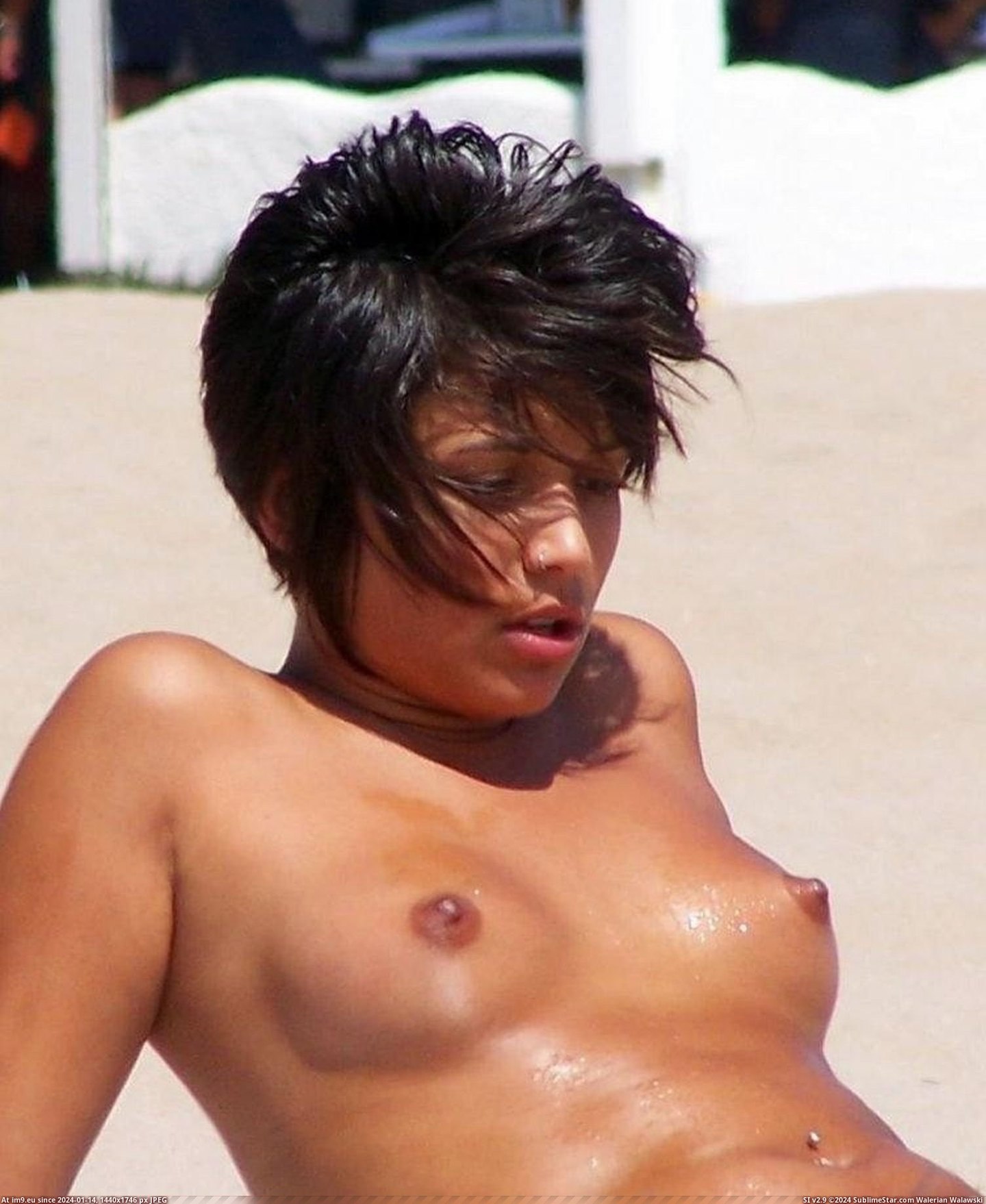 topless (215) (in Topless Beach 0)