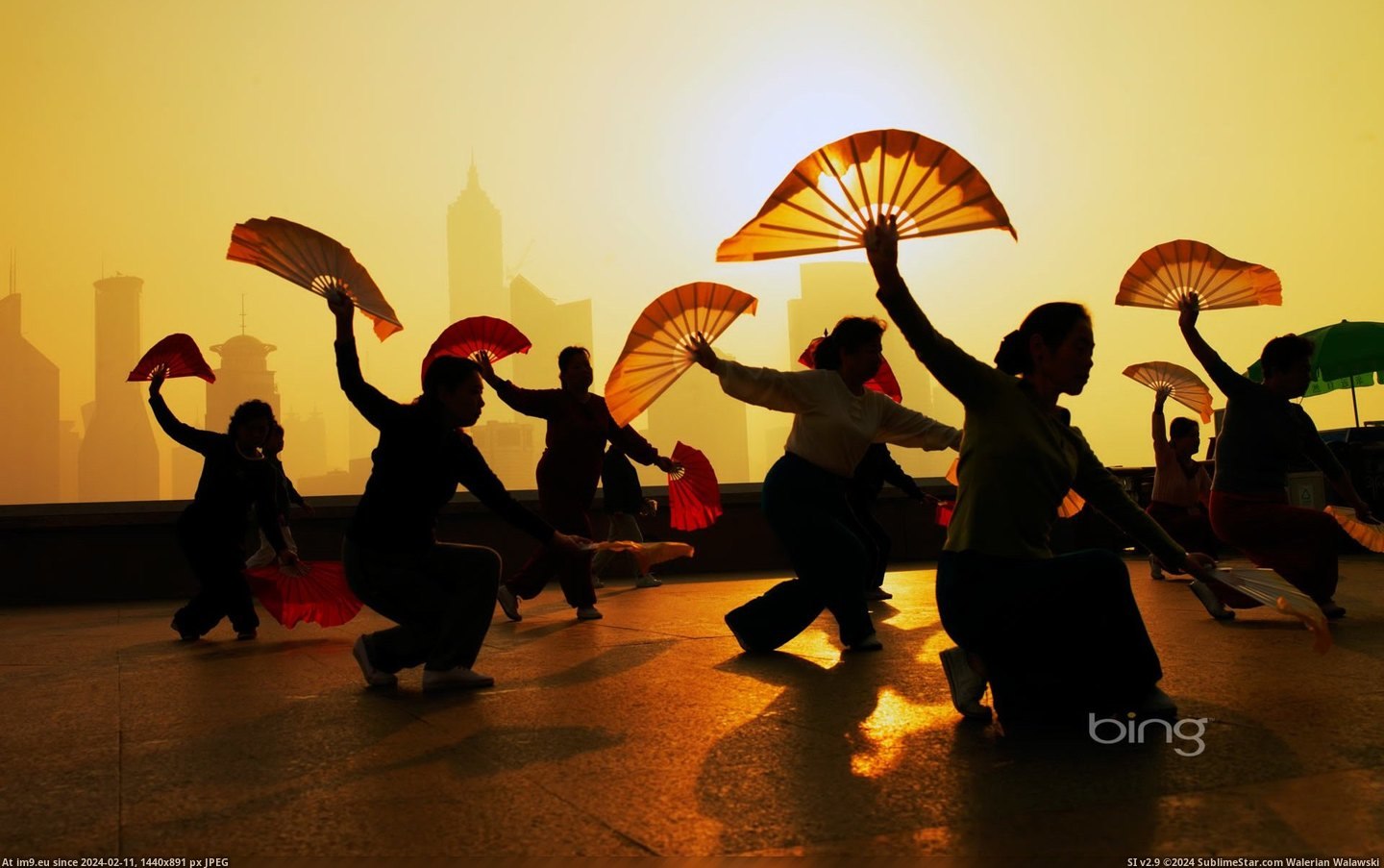 Women fan dancing on The Bund overlooking the Pudong district in Shanghai, China (©Getty Images) (in Best photos of January 2013)