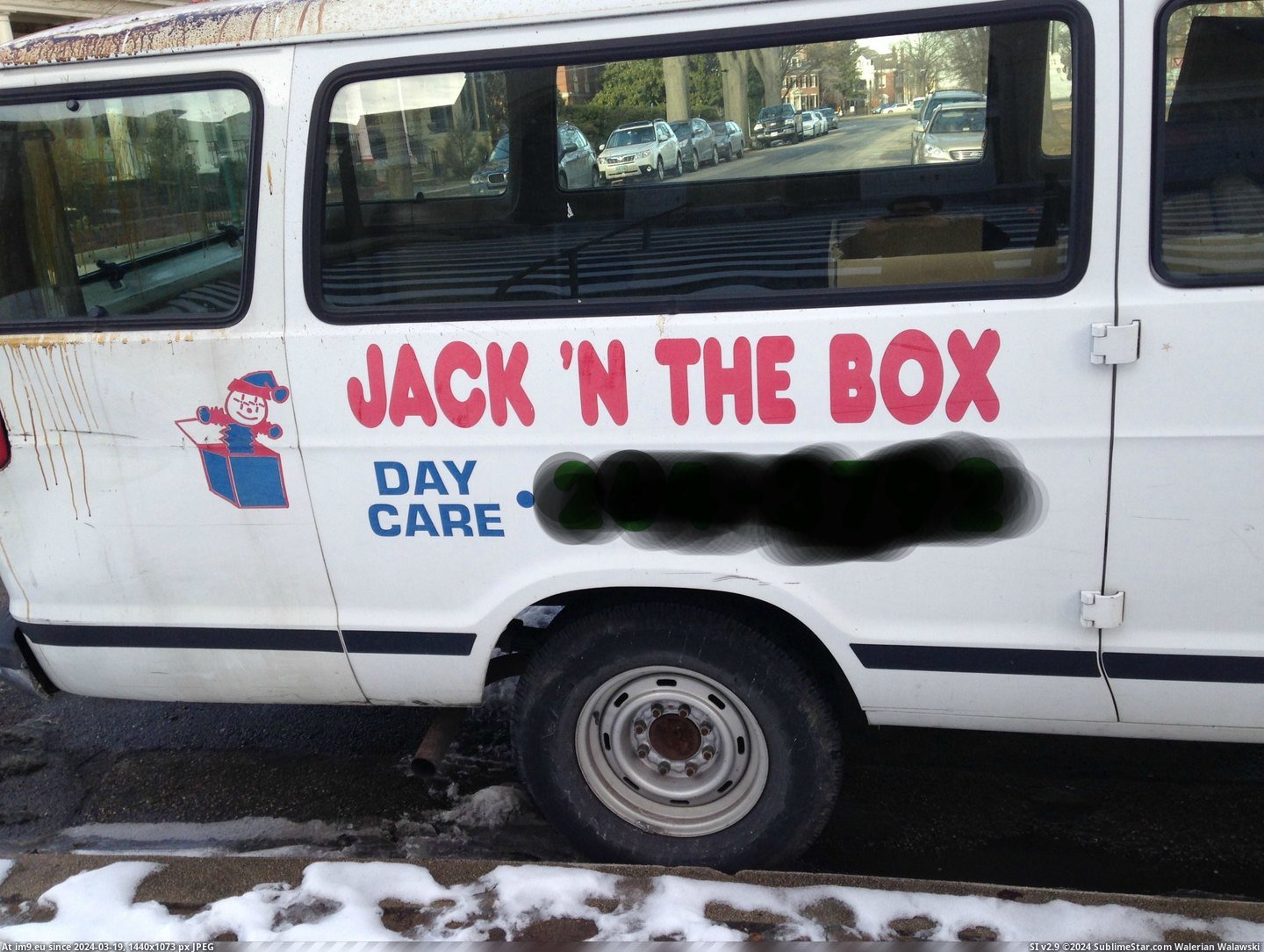 #Wtf #Saw #Town #Van [Wtf] A van I saw in my town. Something doesn't look right... 3 Pic. (Obraz z album My r/WTF favs))