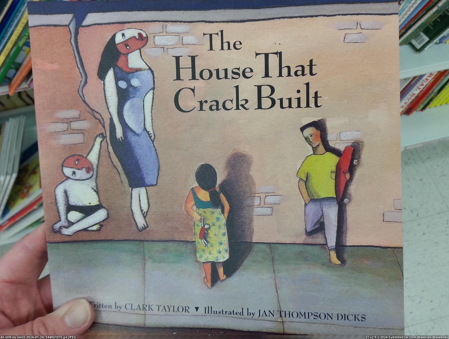 #Wtf #Store #Thrift #Crack #Book #Children [Wtf] Found this children's book about crack at a thrift store today 4 Pic. (Obraz z album My r/WTF favs))
