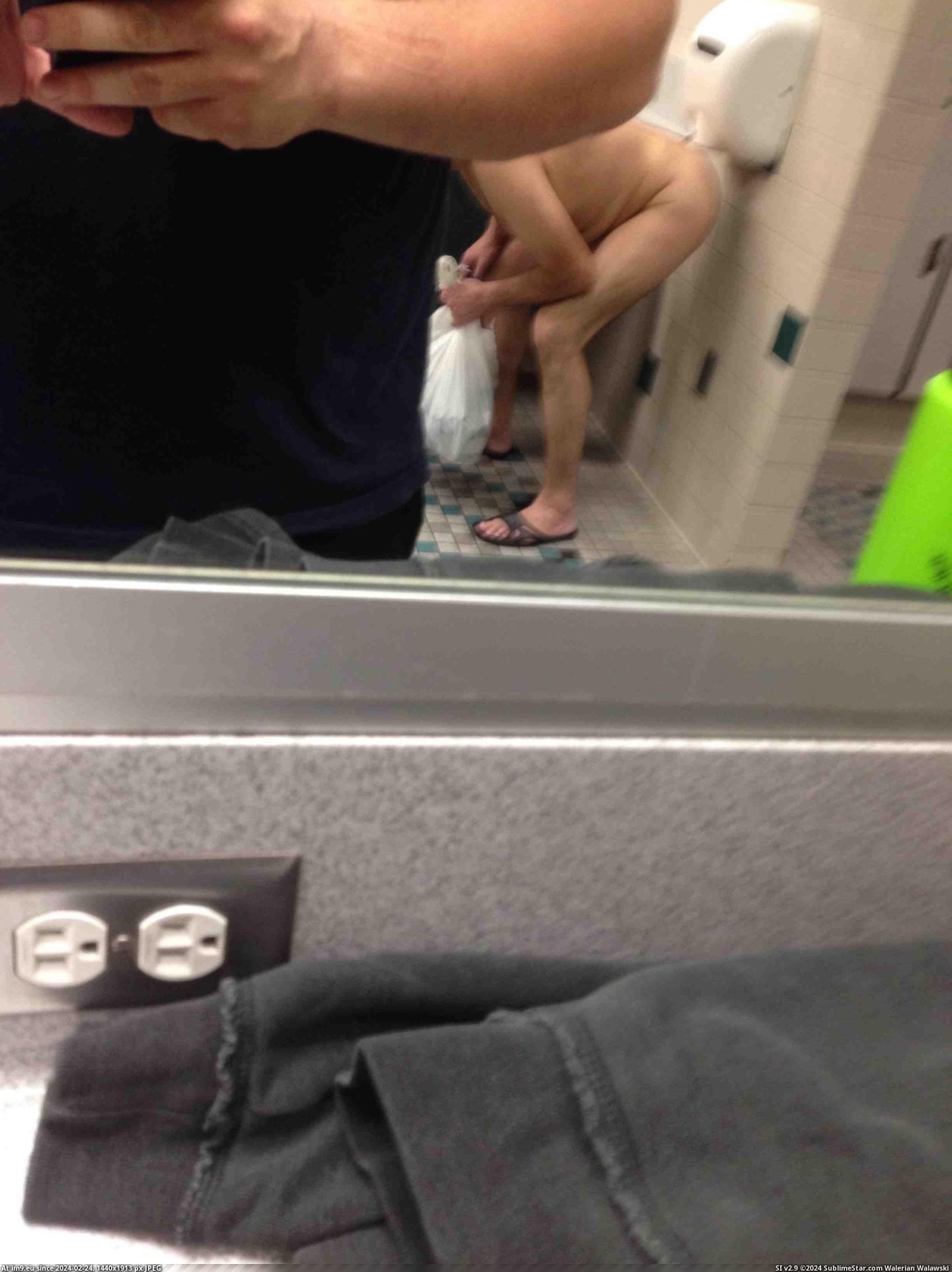 #Wtf #Guy #Dry #Dryer #Butthole #Hand [Wtf] Guy using a hand dryer to dry his butthole (nsfw) Pic. (Image of album My r/WTF favs))