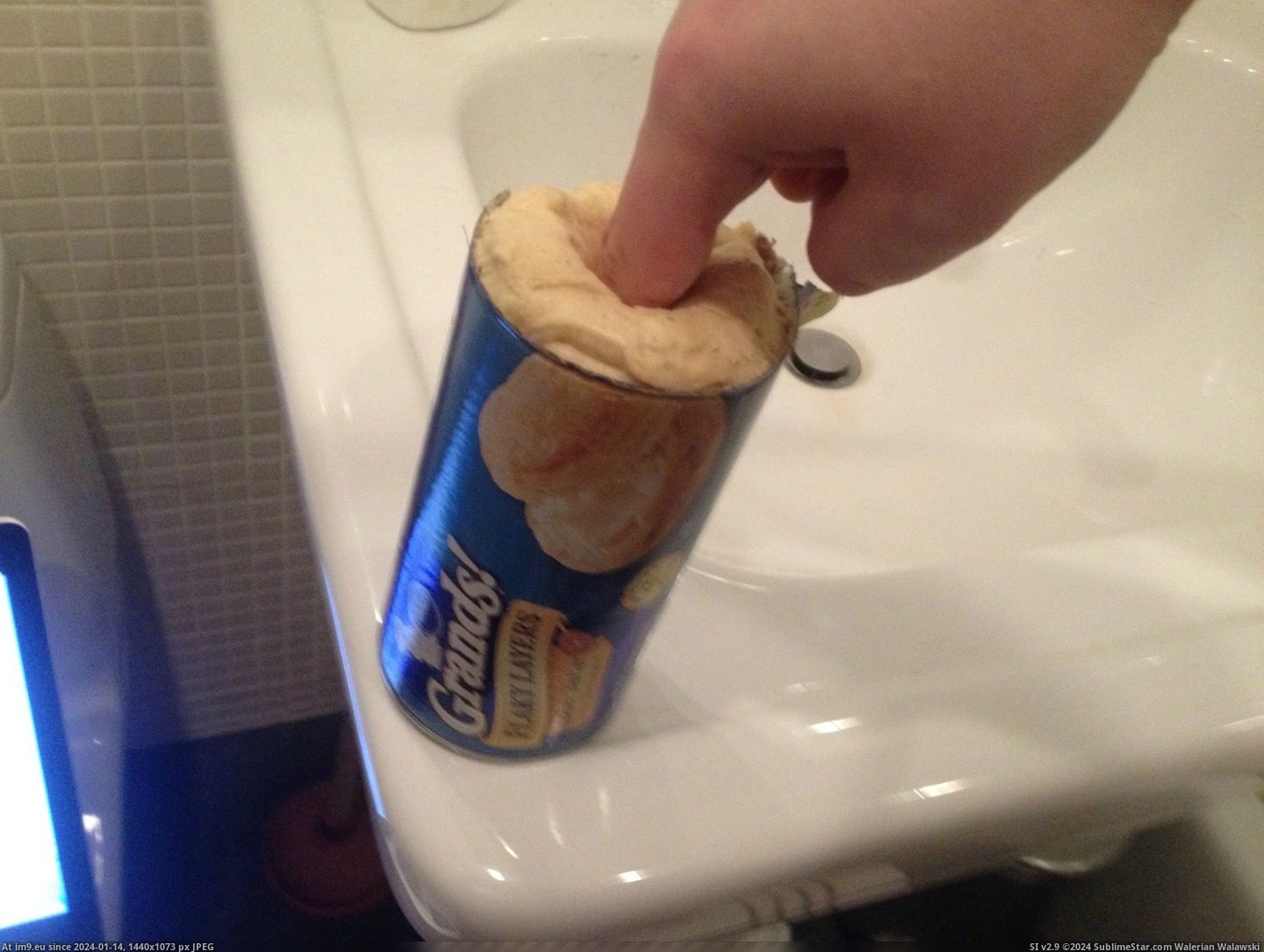#Wtf #Can #Jerk #Grands #Pillsbury #Off #Redditor [Wtf] Redditor uses can of Pillsbury Grands to jerk off. [NSFW obviously] 12 Pic. (Изображение из альбом My r/WTF favs))