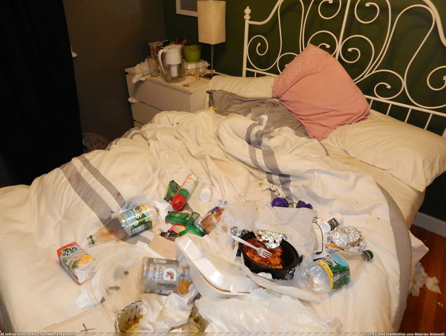 #Wtf #Was #Room #Checked #Worse #Cigs #Roommate #Smoking #Lying [Wtf] Roommate was lying about smoking cigs in her room, when we checked, what we found was definitely worse 1 Pic. (Obraz z album My r/WTF favs))