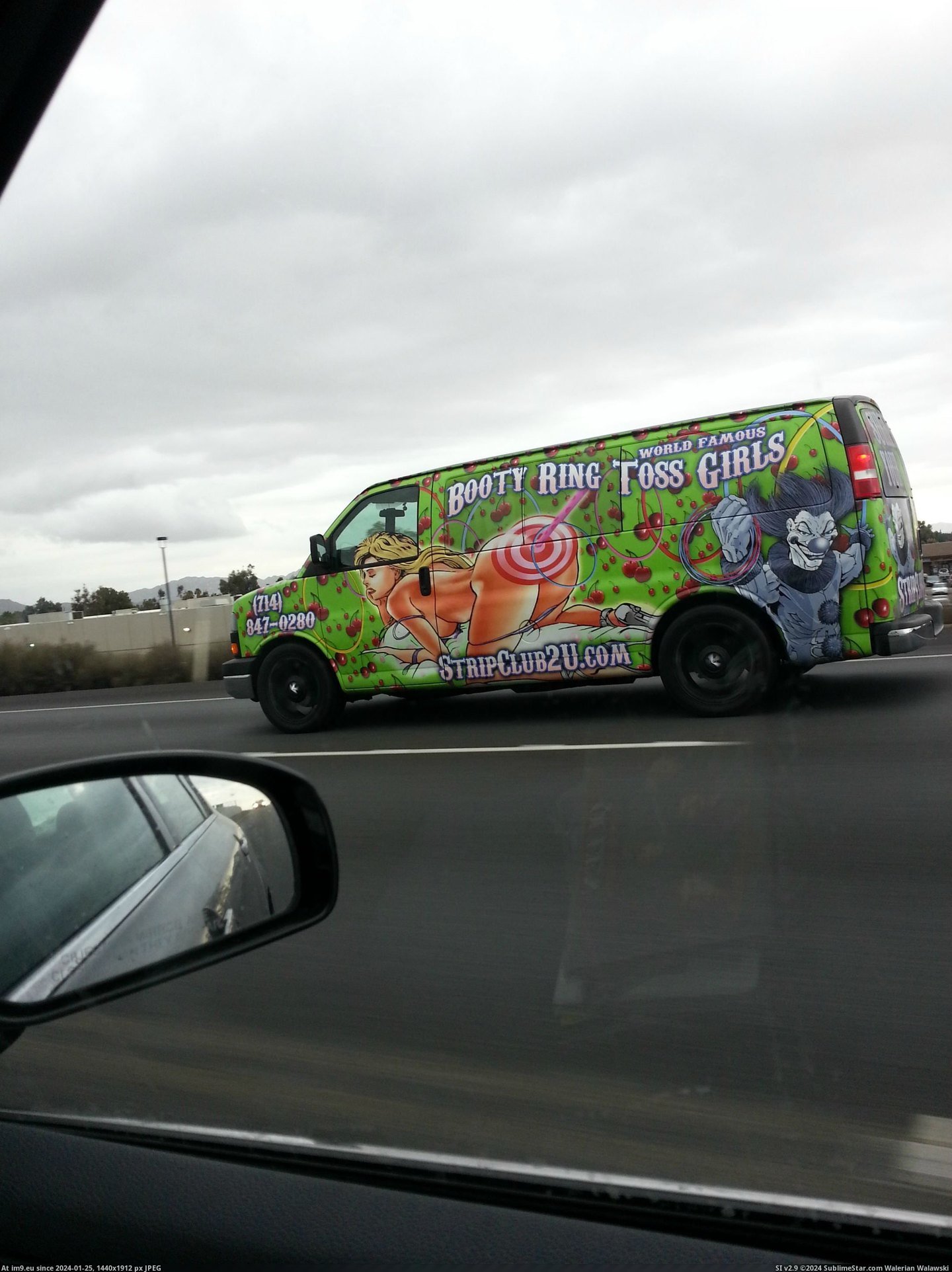 #Wtf #Driving #Freeway #Saw [Wtf] Saw this driving down the freeway Pic. (Изображение из альбом My r/WTF favs))