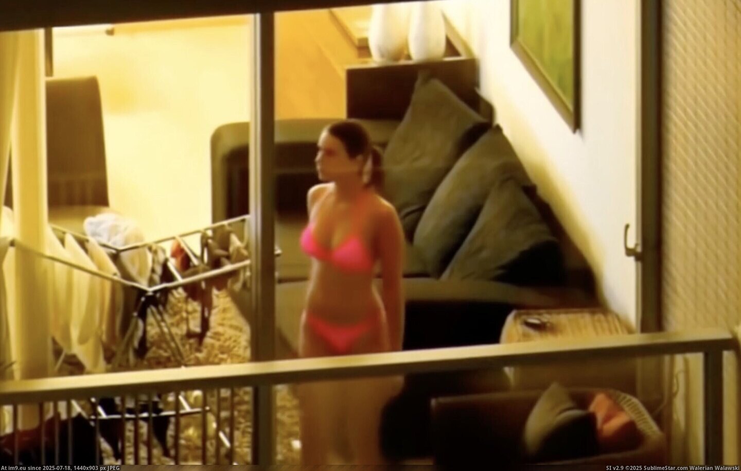 #Window #Neighbor #Peeping #Voyeur 1 Pic. (Image de album Instant Upload))