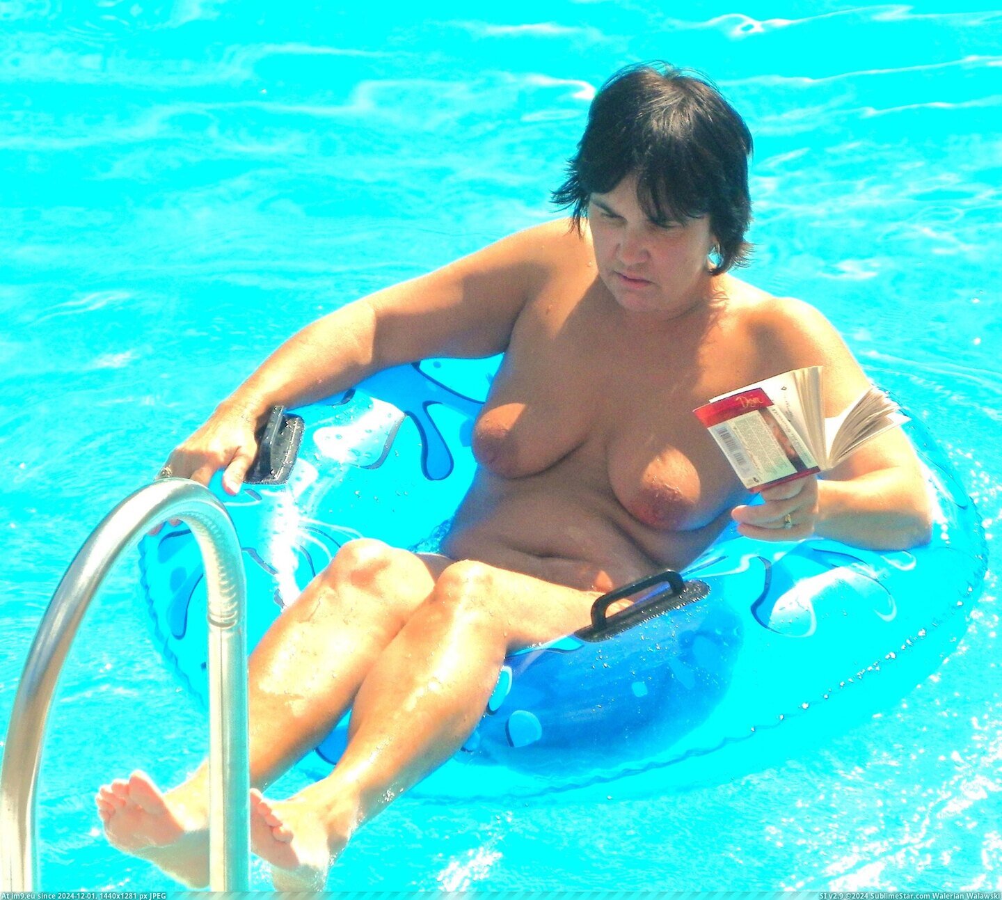 #Nude #Saggy #Trailer #Pool 100_2103 Pic. (Image de album Trailer Trash, Angela))