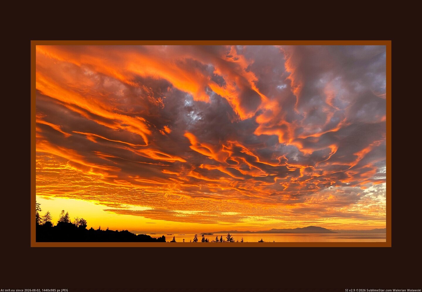 in Instant Upload cloud background Pic. (Bild von album Instant Upload))