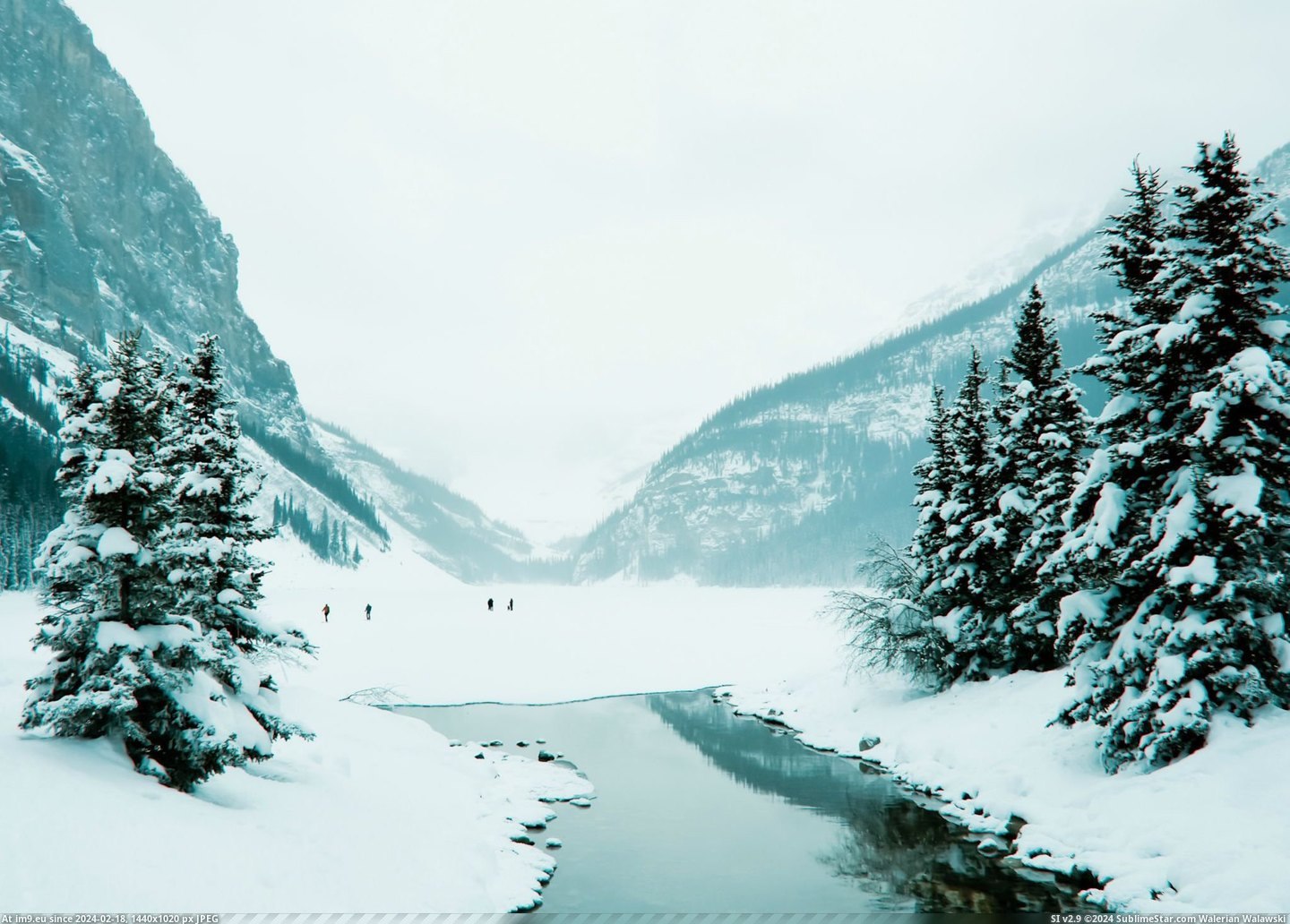 #Day #Lake #Louise #Foggy #Winter #Frozen [Earthporn] A frozen Lake Louise on a foggy winter's day [2047x1462] Pic. (Obraz z album My r/EARTHPORN favs))