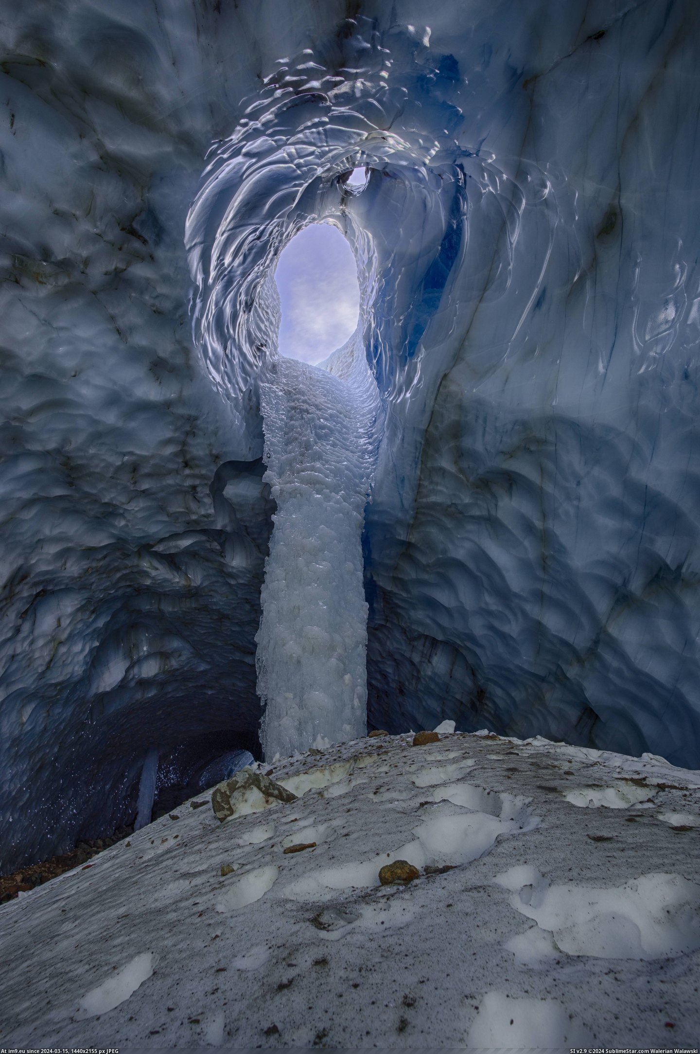 #Photo #Oregon #Waterfall #Hood #Cave #Glacier #Frozen [Earthporn] A view to the outside through a frozen waterfall inside a glacier cave on Mt. Hood, Oregon  [4009x6011] Photo by: Ja Pic. (Bild von album My r/EARTHPORN favs))