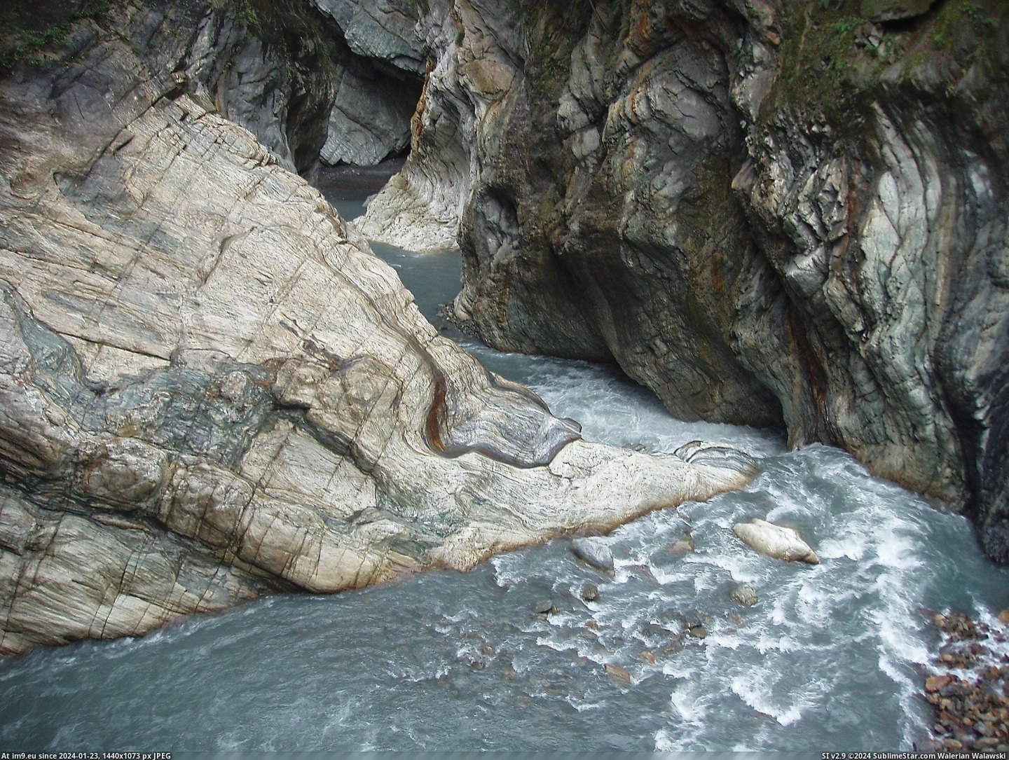 #Beautiful #River #Formations #Liwu #Rock #Taiwan [Earthporn] Beautiful rock formations on The Liwu River in Taiwan. [2534x1901] Pic. (Image of album My r/EARTHPORN favs))