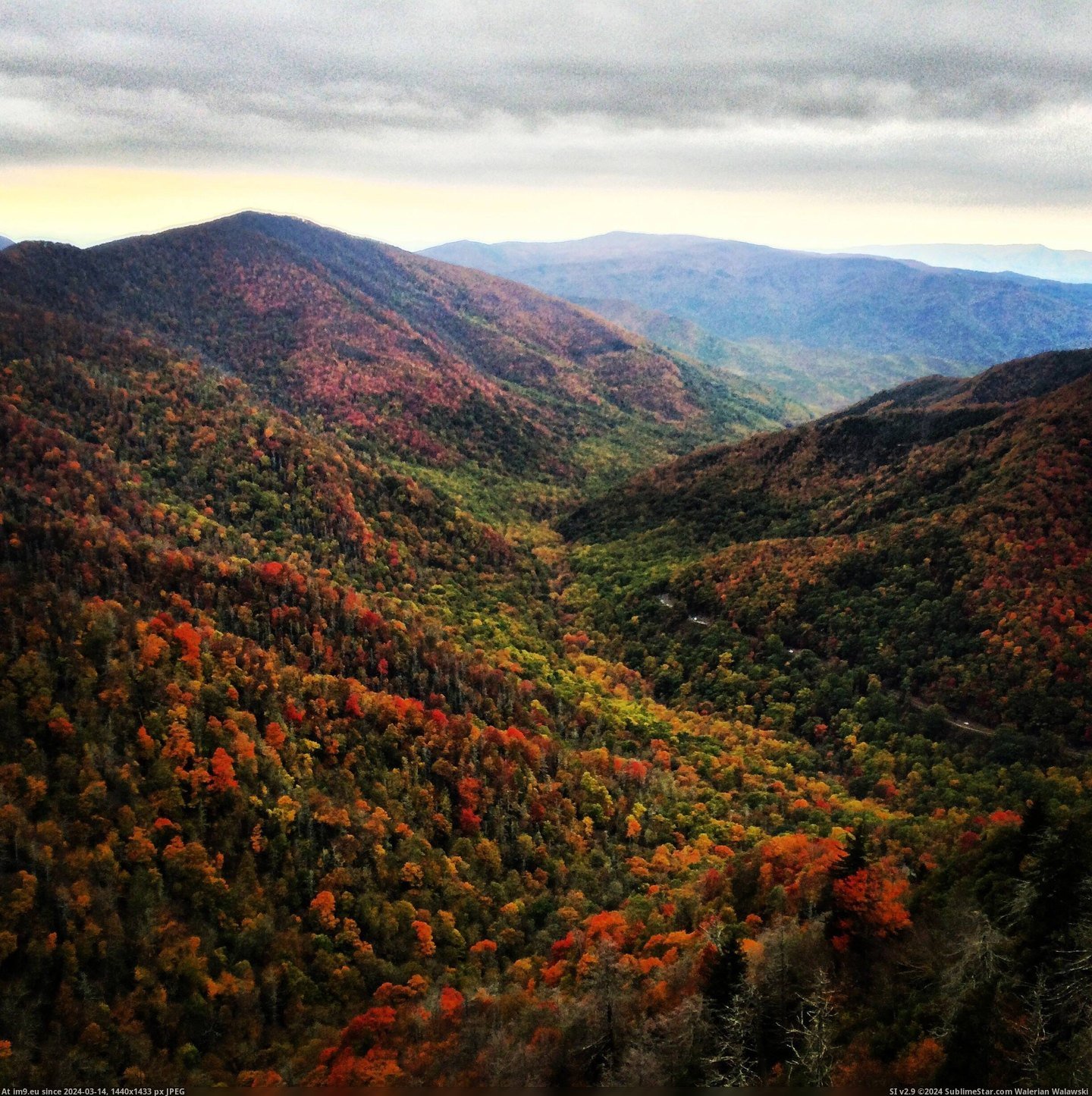 #Picture #Point #Highest #Cherokee #Chimney #Hike #Tops [Earthporn] Between Cherokee, NC and Gatlinburg, TN. I took this picture at the highest point on the Chimney Tops hike.  [2448X2 Pic. (Obraz z album My r/EARTHPORN favs))